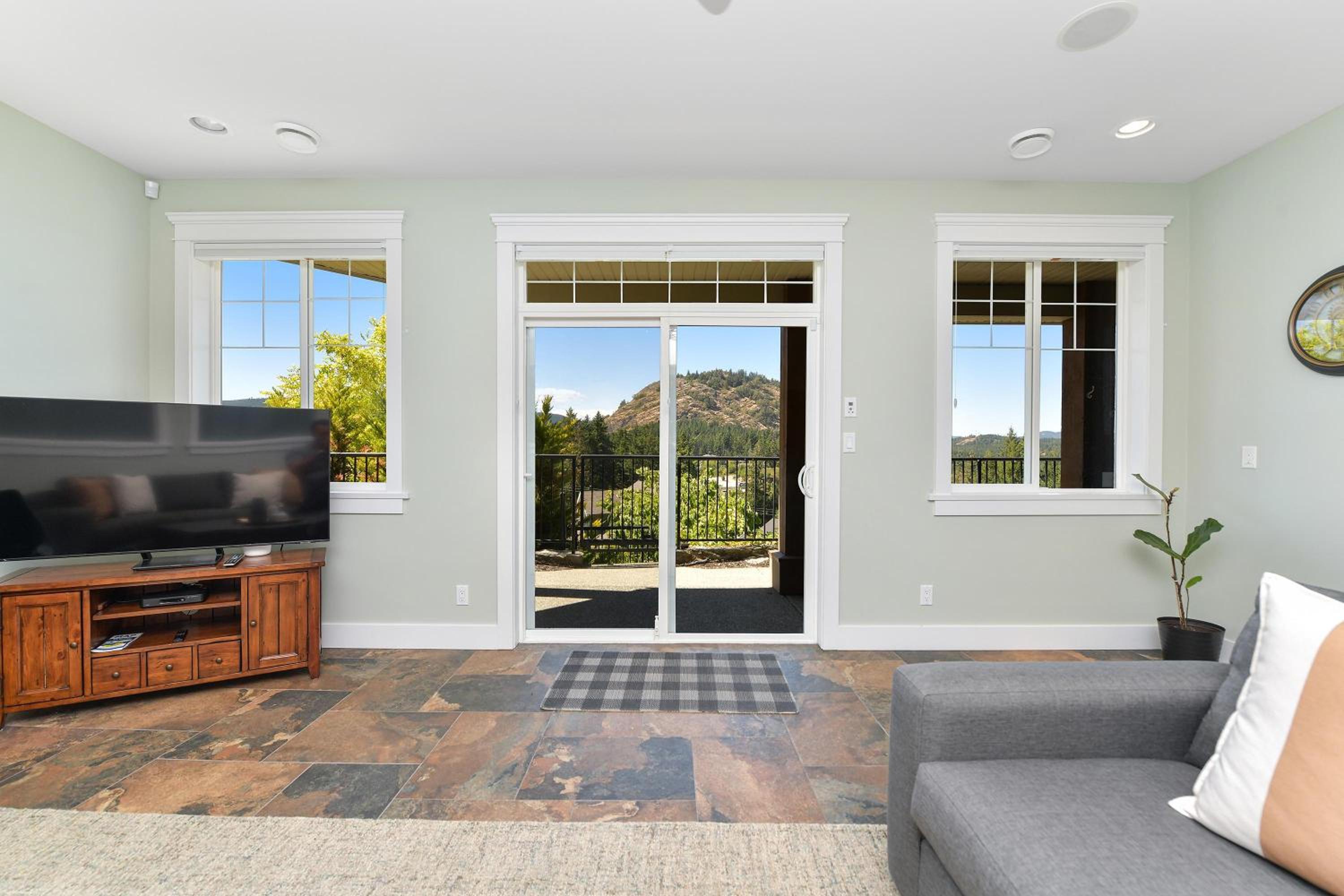 Mount Finlayson View Villa by EMR Vacation Rentals