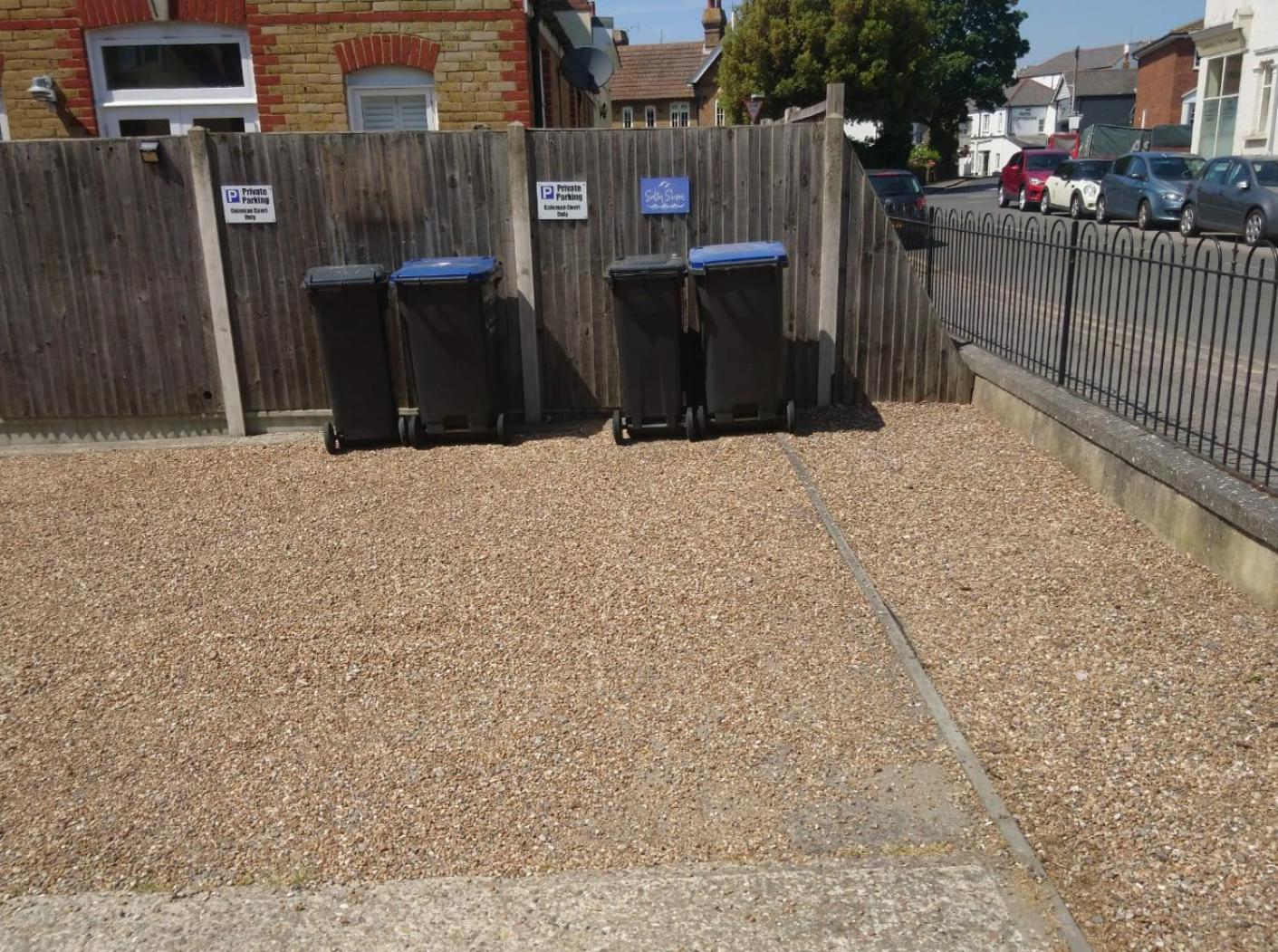 Salty Shore by the Beach in Whitstable with Parking Space