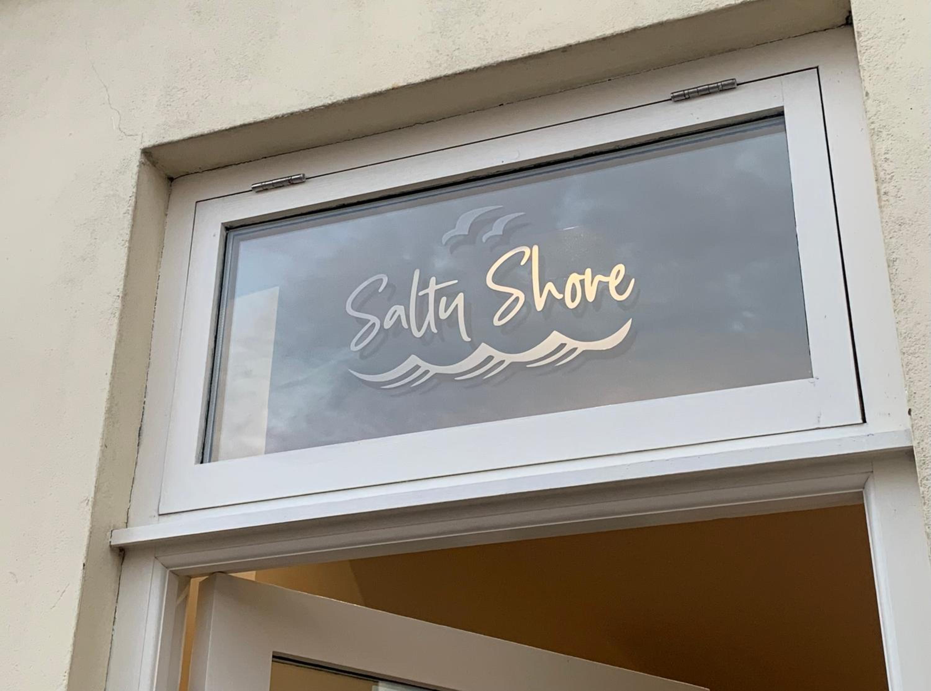 Salty Shore by the Beach in Whitstable with Parking Space