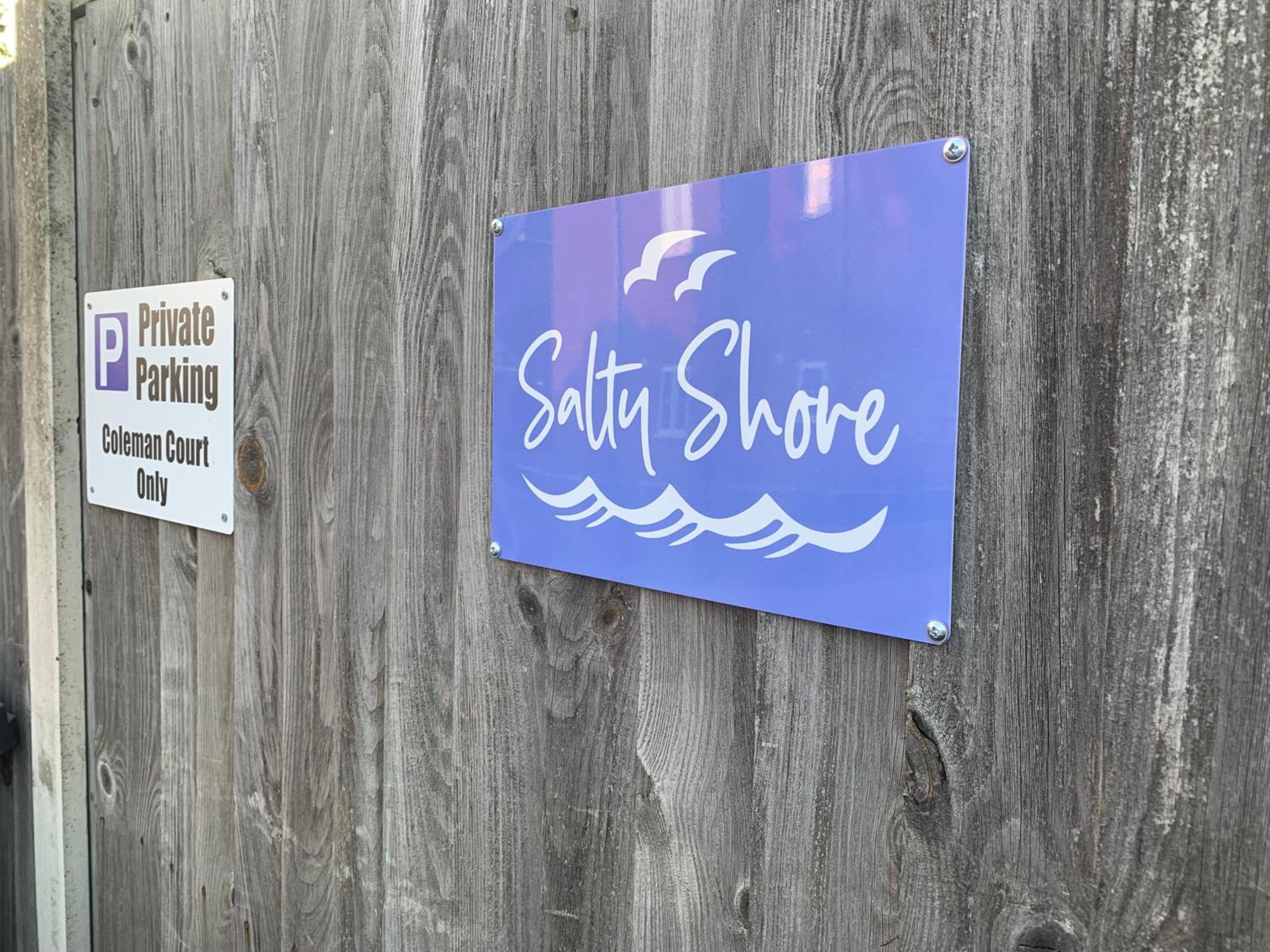 Salty Shore by the Beach in Whitstable with Parking Space