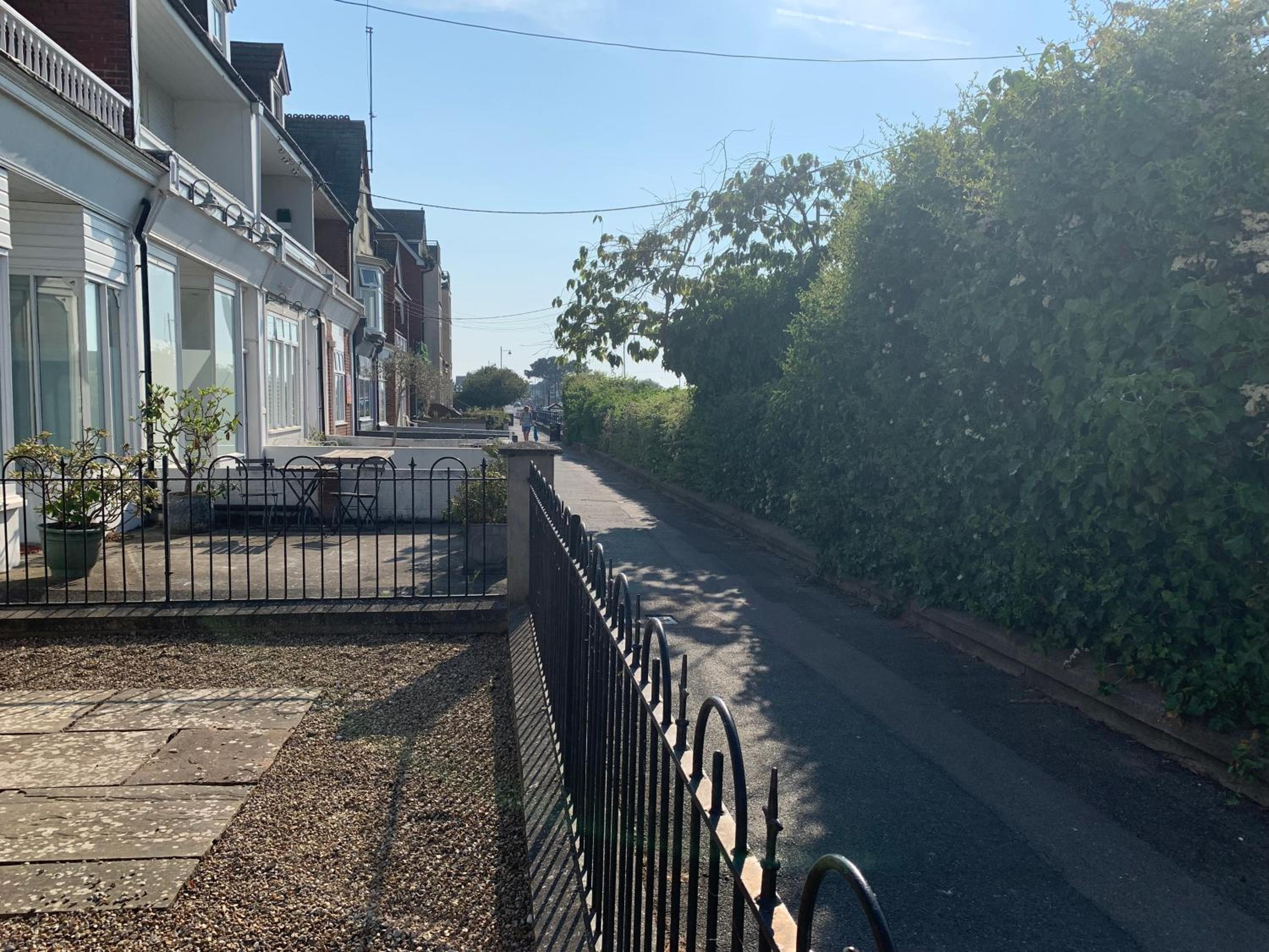 Salty Shore by the Beach in Whitstable with Parking Space