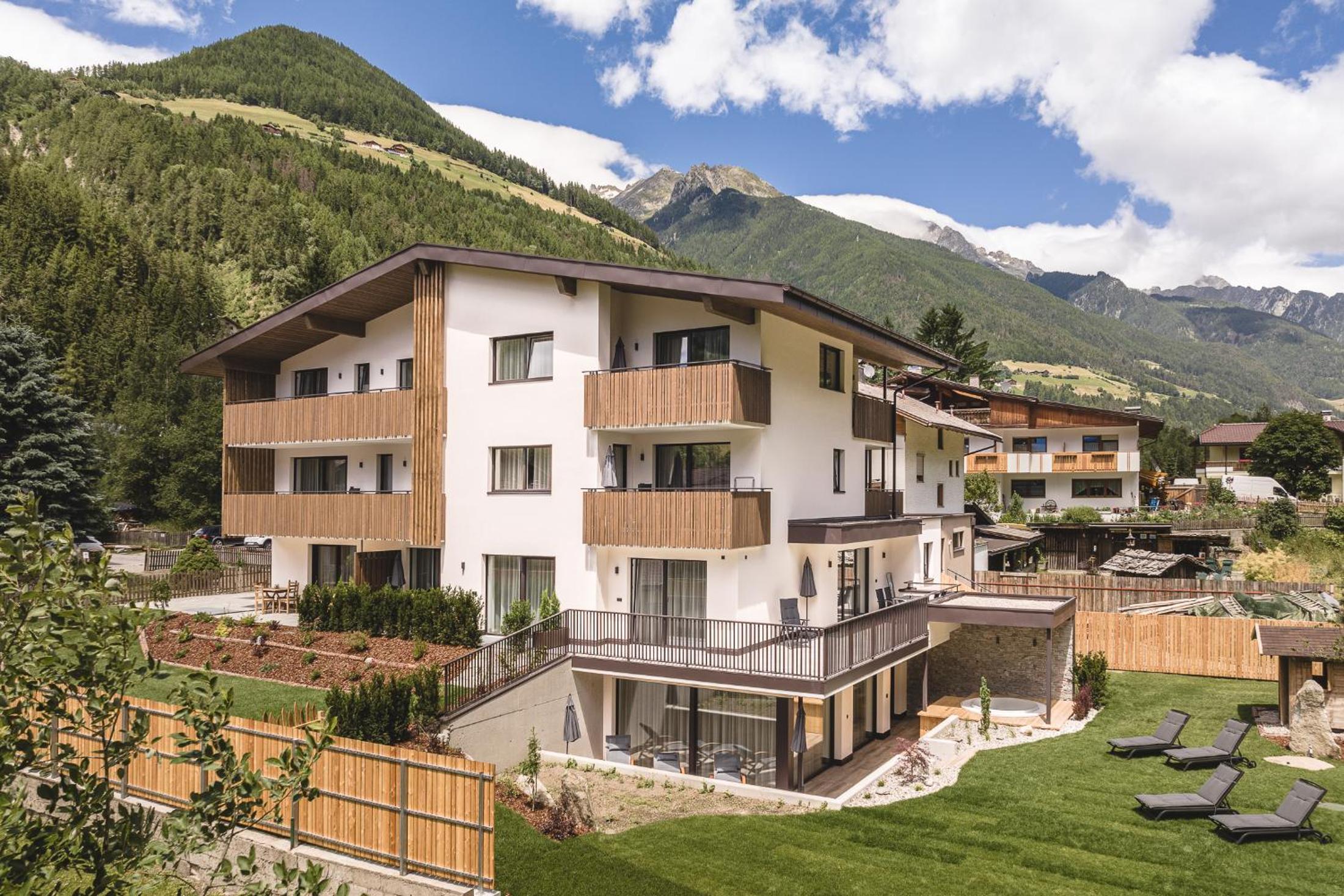 Silva Apartments - App "Living" view 2