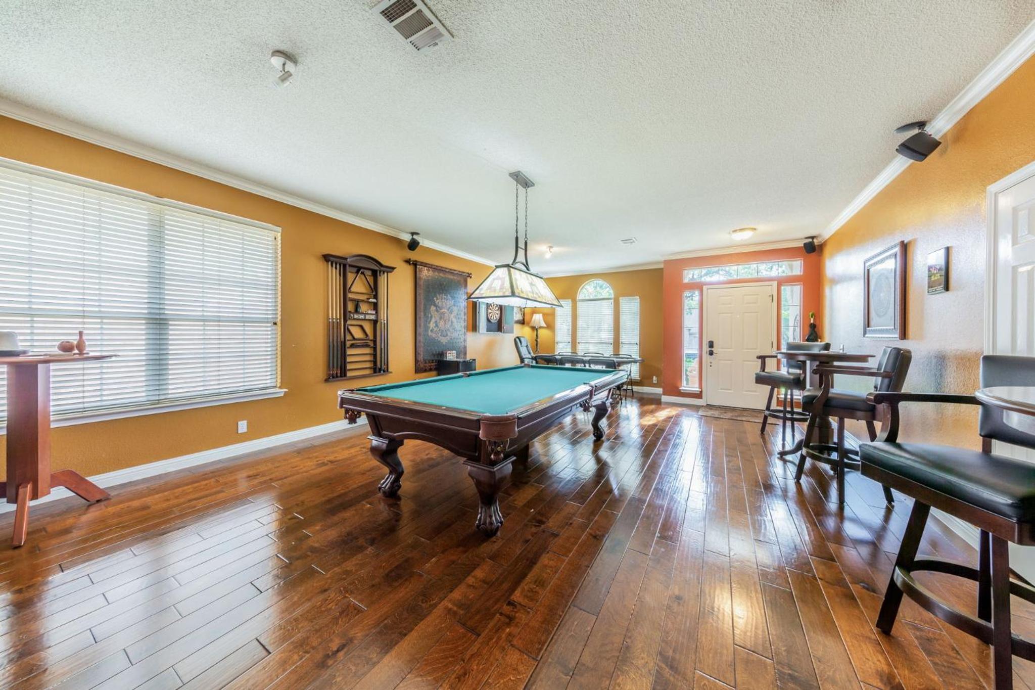 Spacious Pet Friendly Home with Awesome Gameroom and Office Space - Near Lake view 4