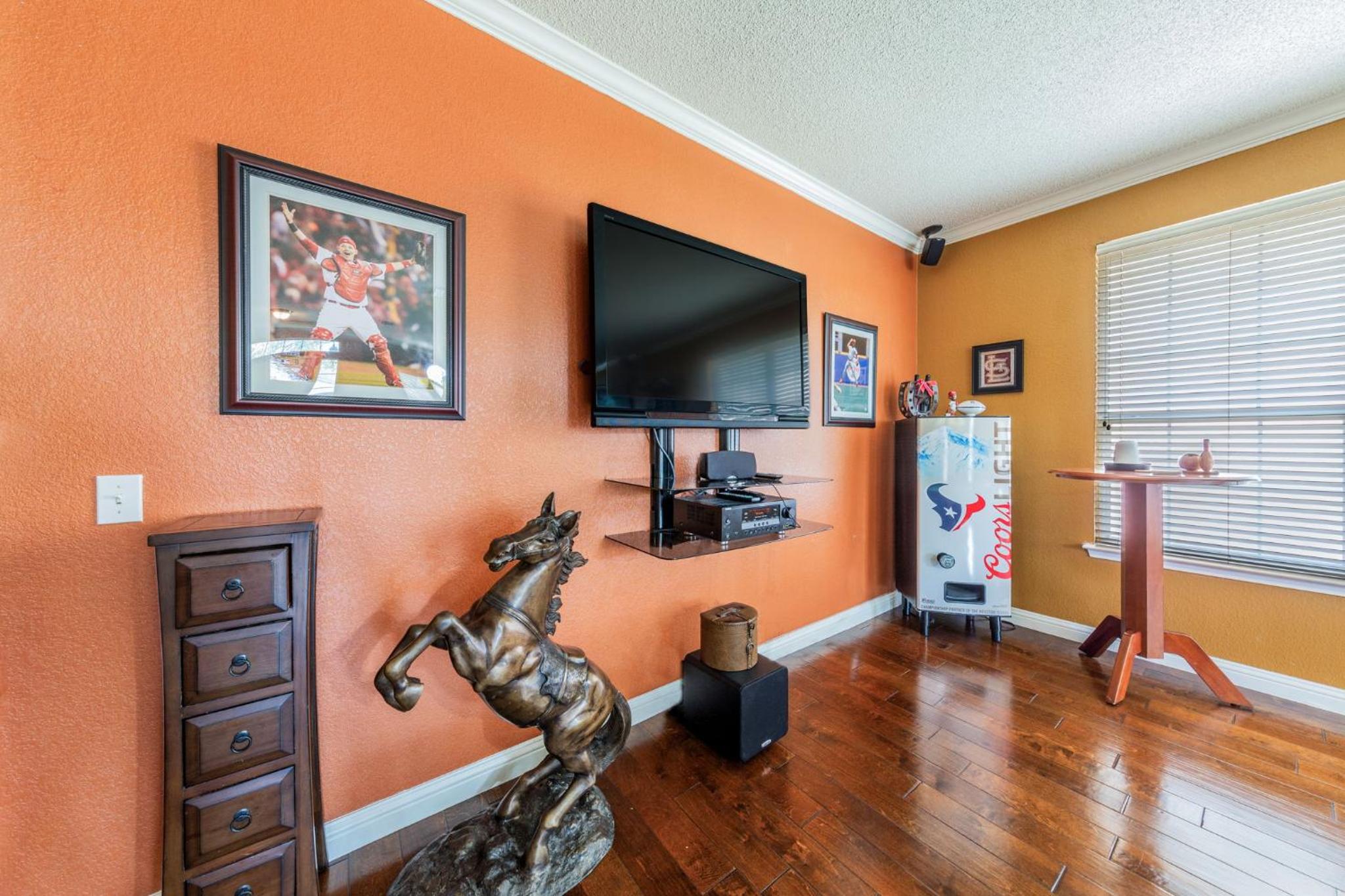 Spacious Pet Friendly Home with Awesome Gameroom and Office Space - Near Lake view 5