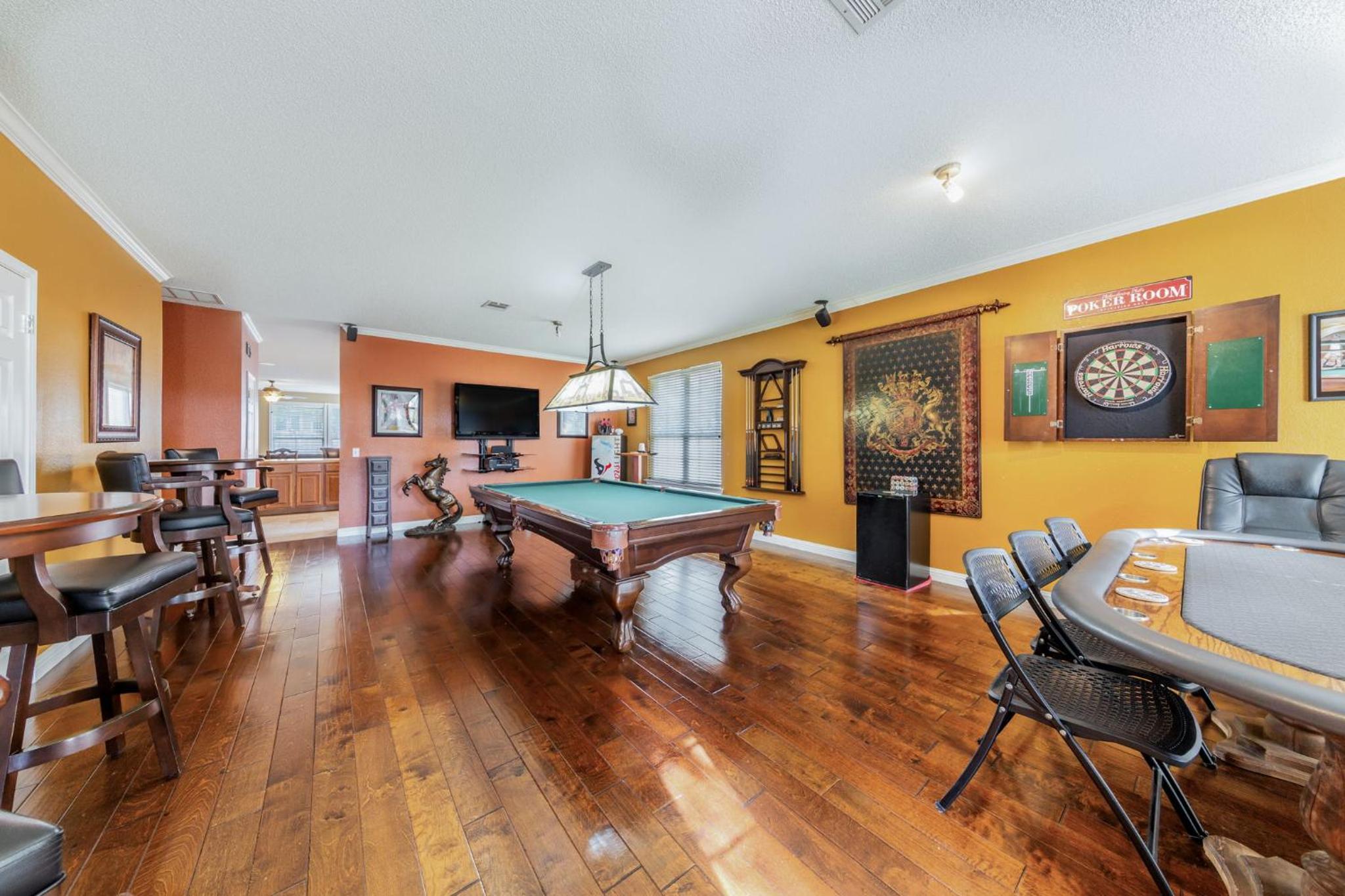 Spacious Pet Friendly Home with Awesome Gameroom and Office Space - Near Lake view 3