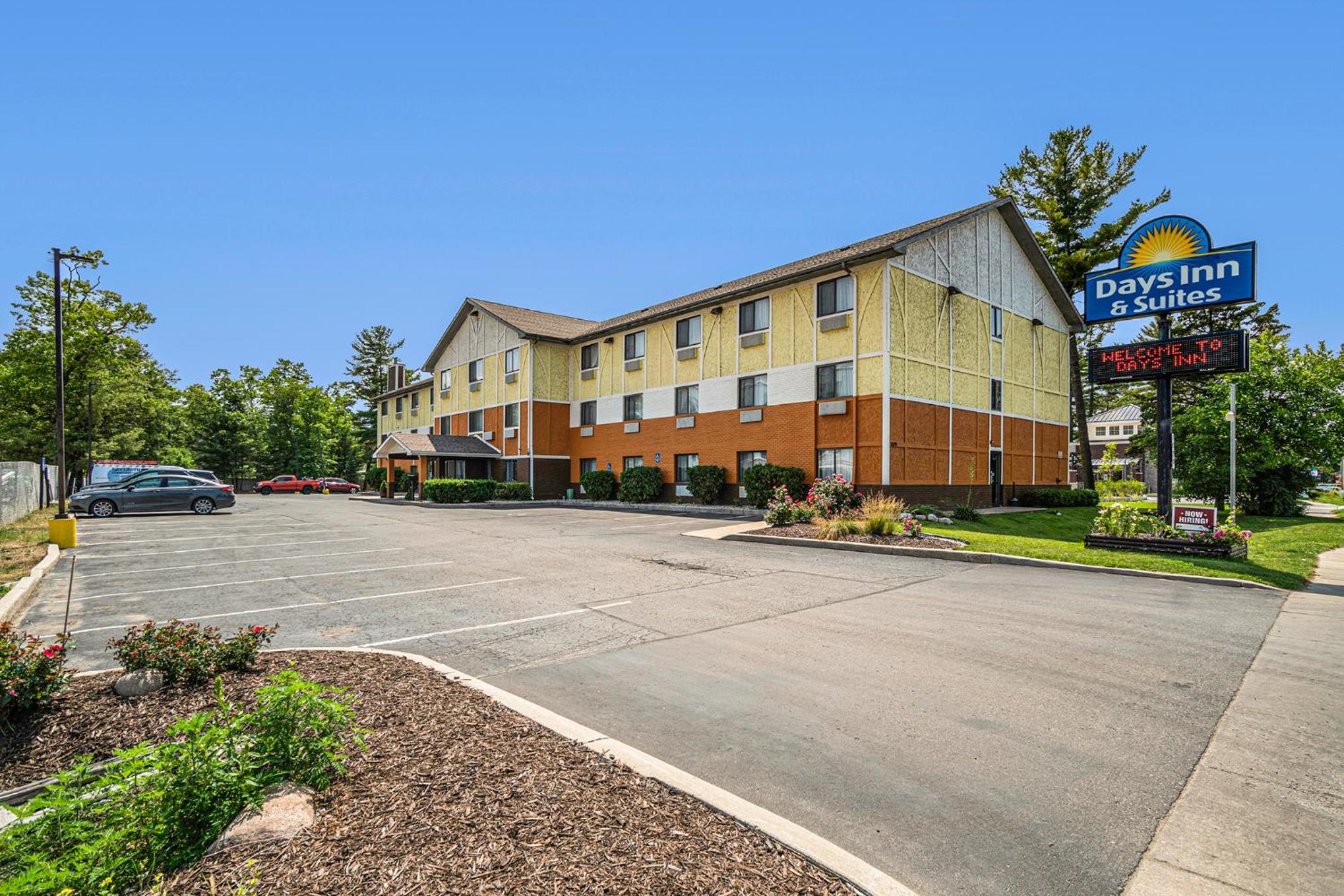 Hotel Days Inn & Suites by Wyndham Traverse City