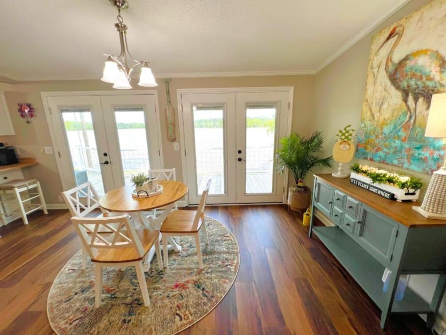 Turtle Town Bungalow on Lake Murray - RV Parking Available