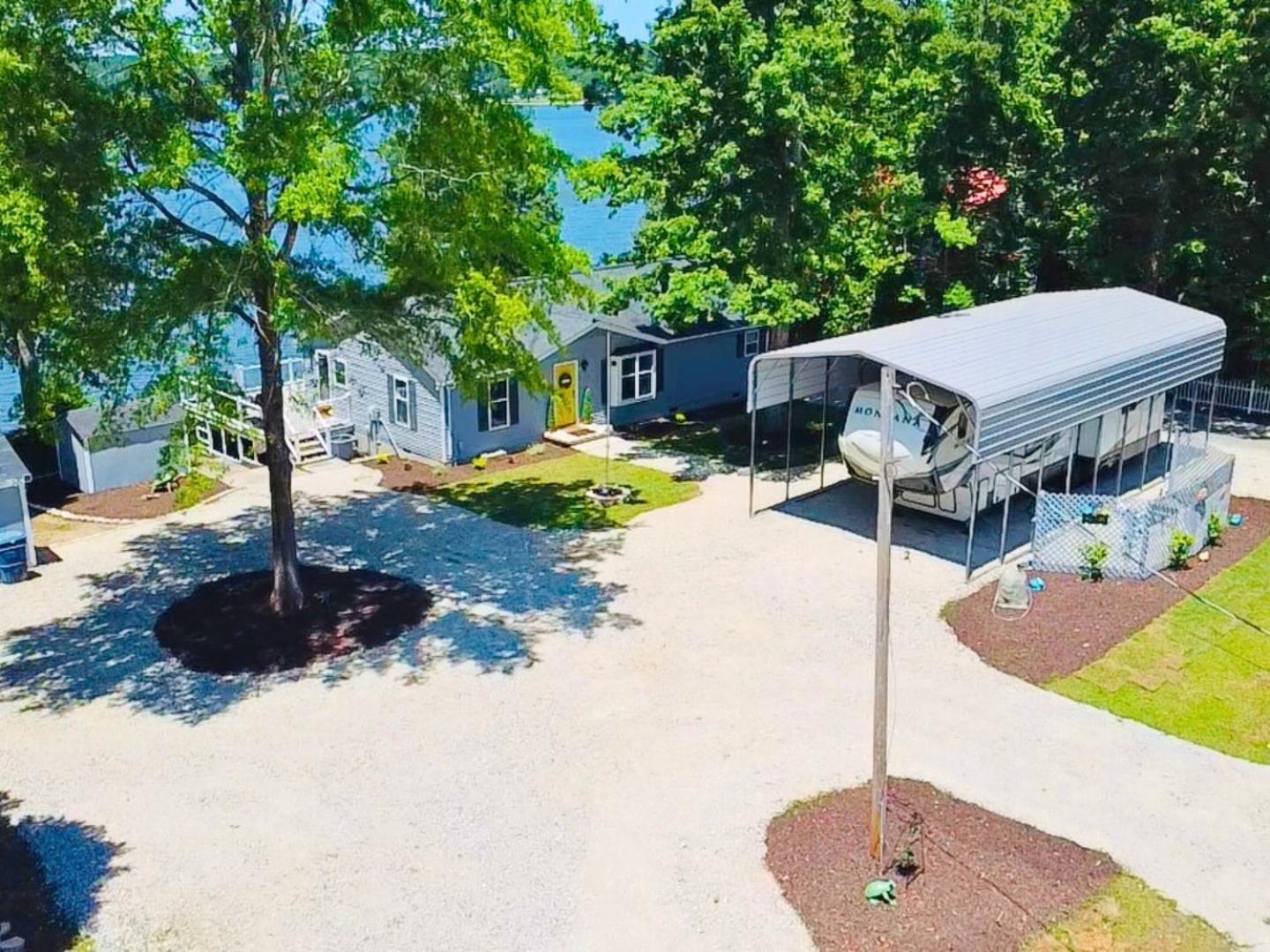 Turtle Town Bungalow on Lake Murray - RV Parking Available