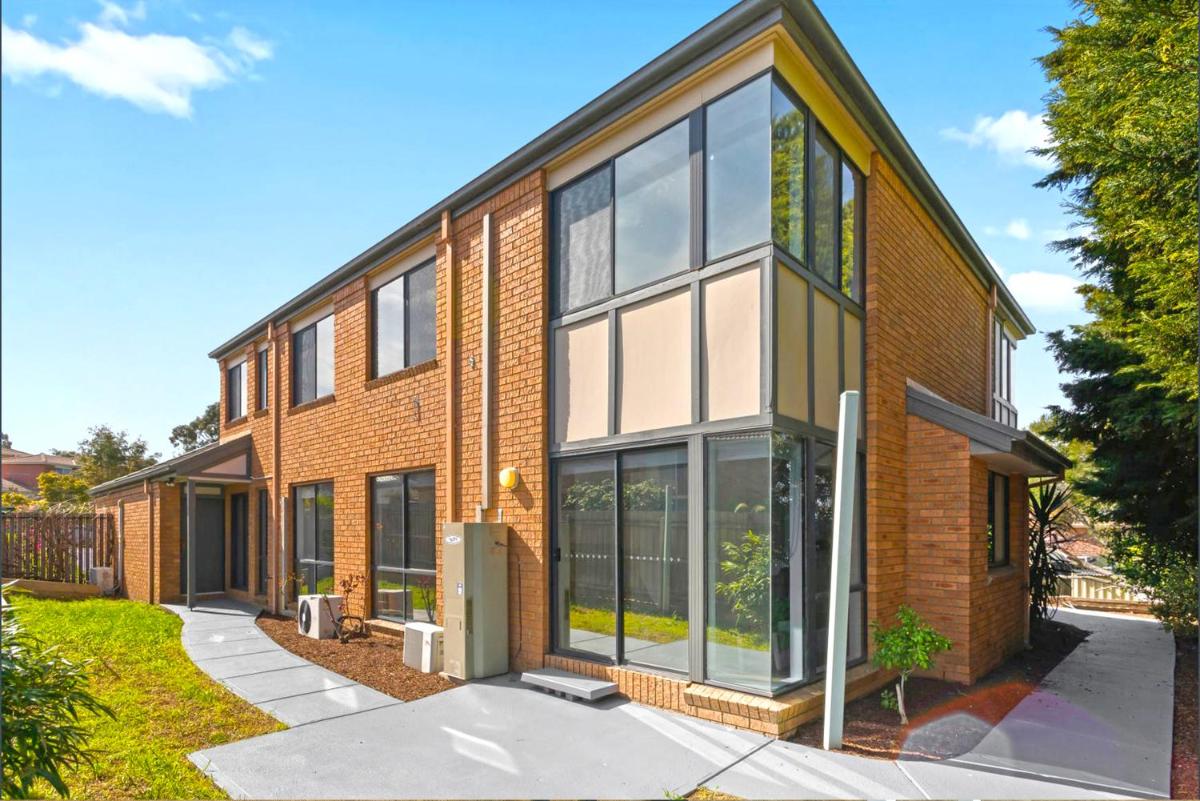 Hotel 6 Bedrooms Contemporary Home In Mill Park Near Sc