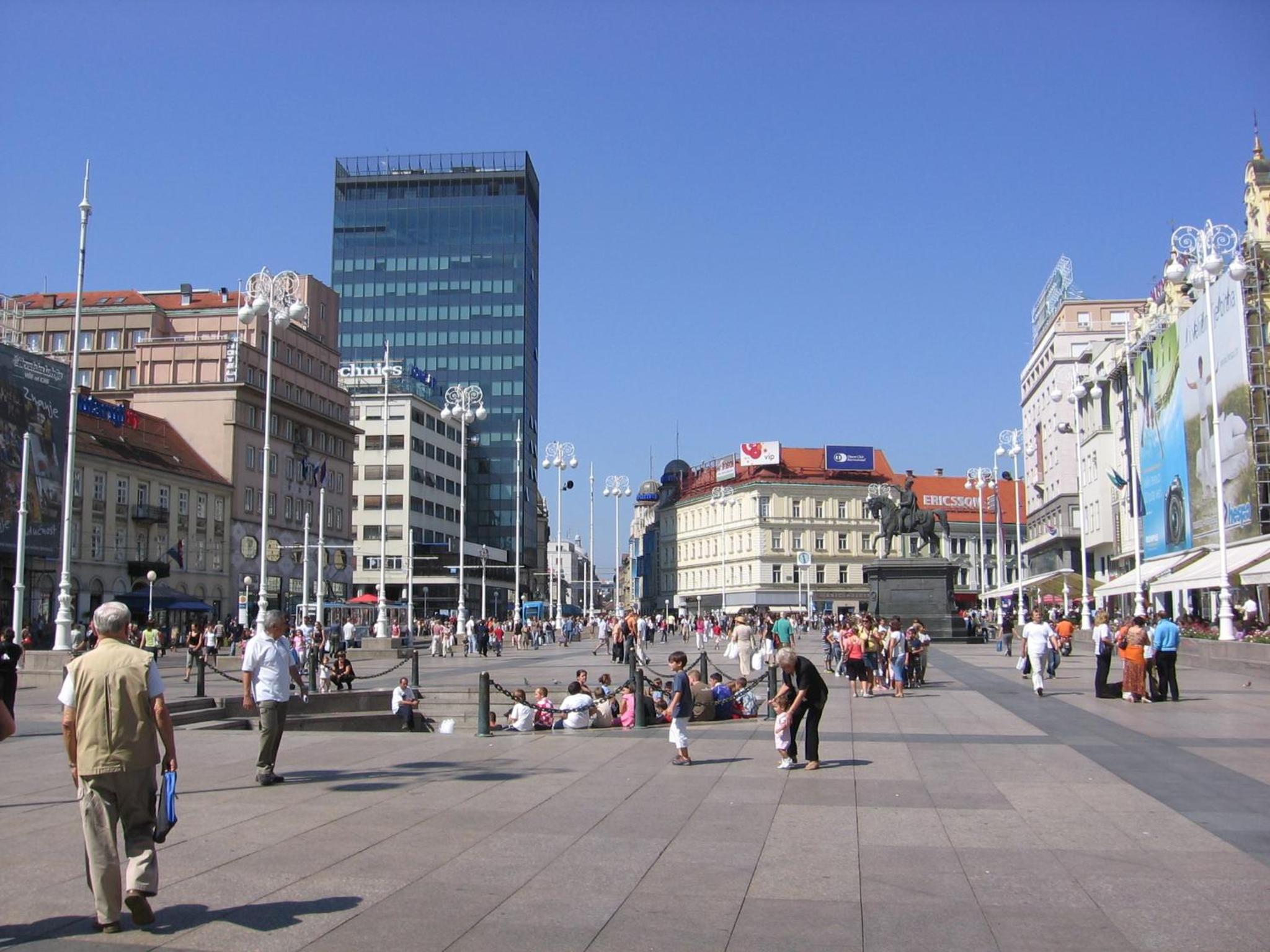 Main Square Apartment