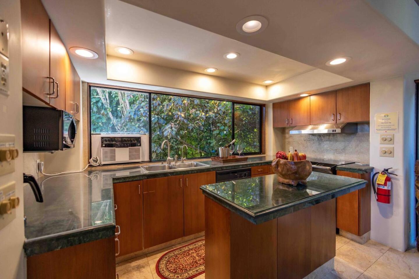 Jasmine Suite on Lush farm in Haiku, Maui jungle view 4
