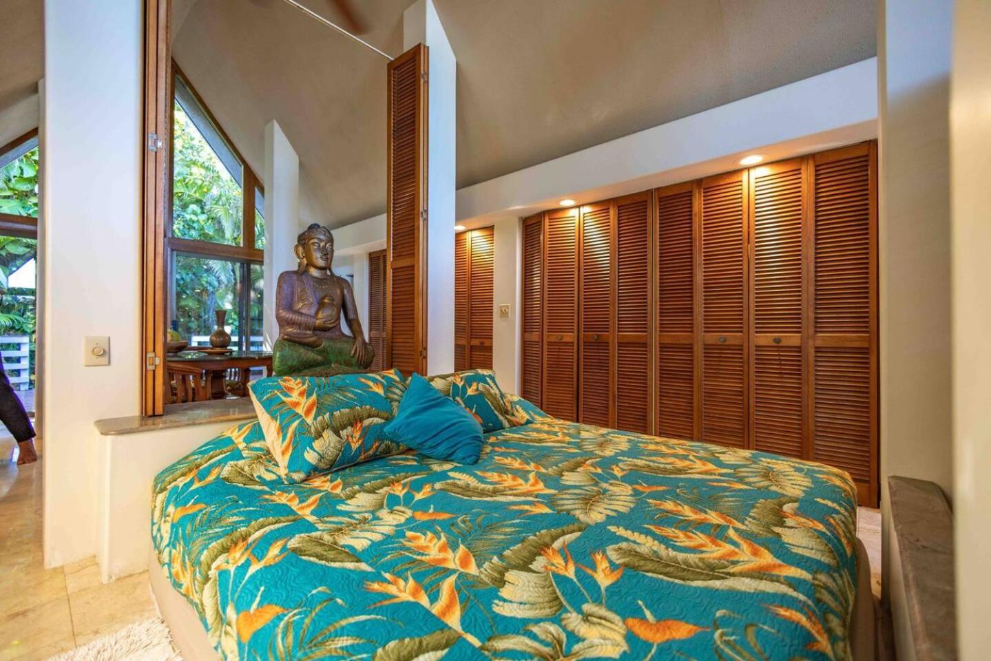 Jasmine Suite on Lush farm in Haiku, Maui jungle view 5