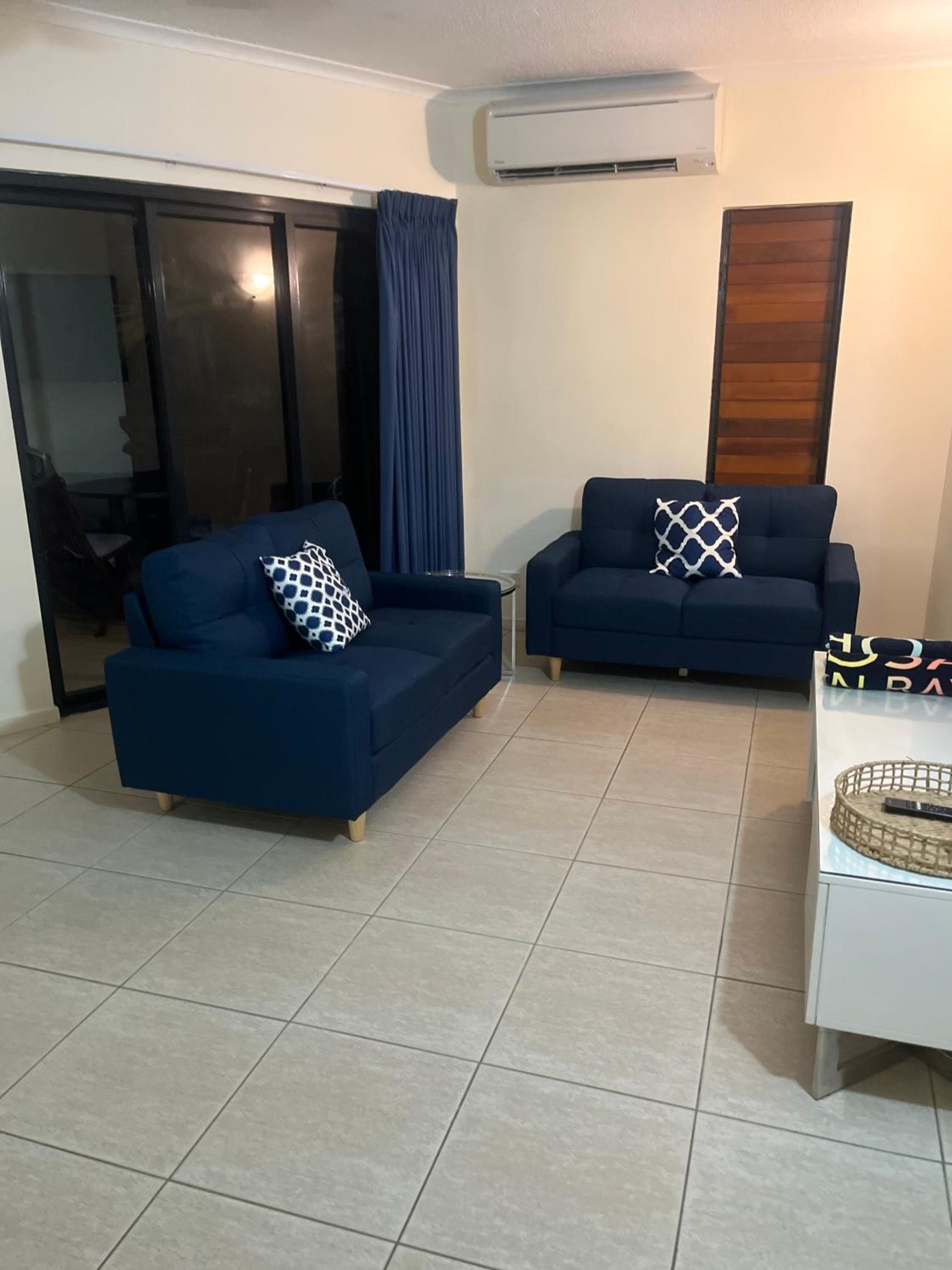 Charming 1 bedroom Apt - Close to Town & Beach