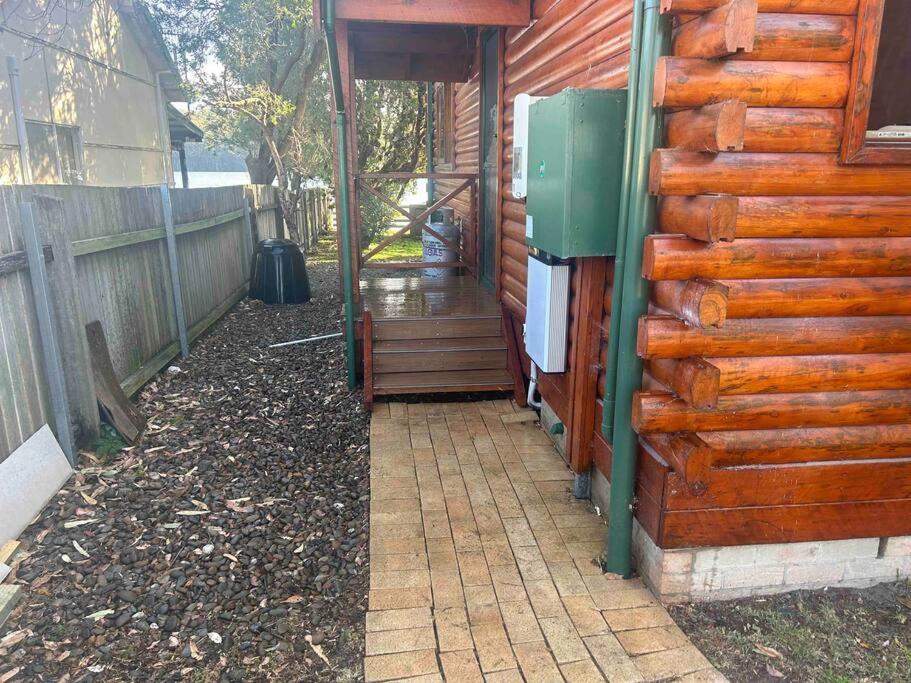 Fantastic log cabin on Burrill Lake with own Jetty - Pet Friendly