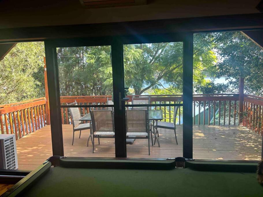 Fantastic log cabin on Burrill Lake with own Jetty - Pet Friendly