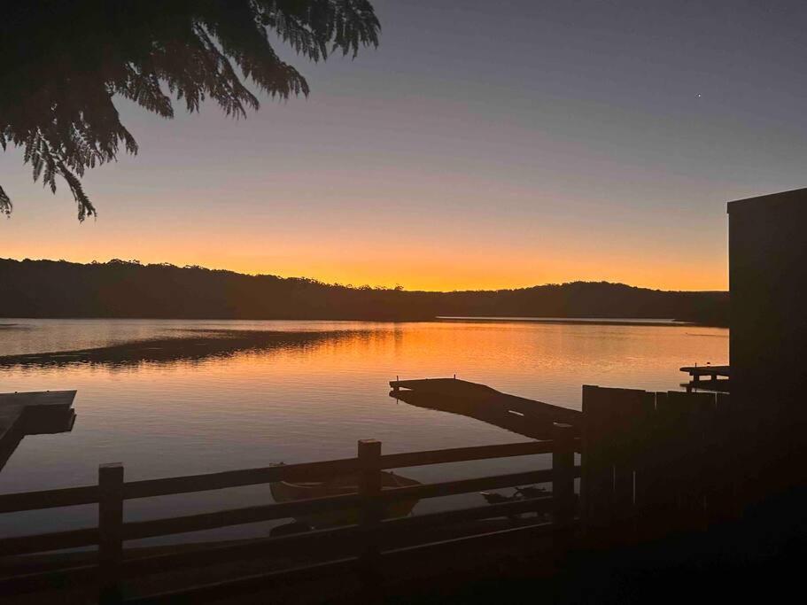 Fantastic log cabin on Burrill Lake with own Jetty - Pet Friendly