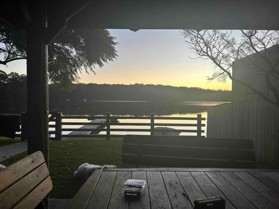 Fantastic log cabin on Burrill Lake with own Jetty - Pet Friendly