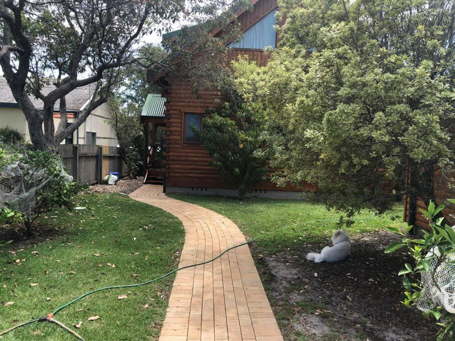 Fantastic log cabin on Burrill Lake with own Jetty - Pet Friendly