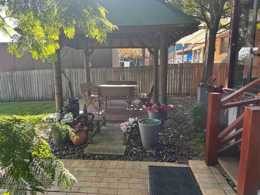Fantastic log cabin on Burrill Lake with own Jetty - Pet Friendly