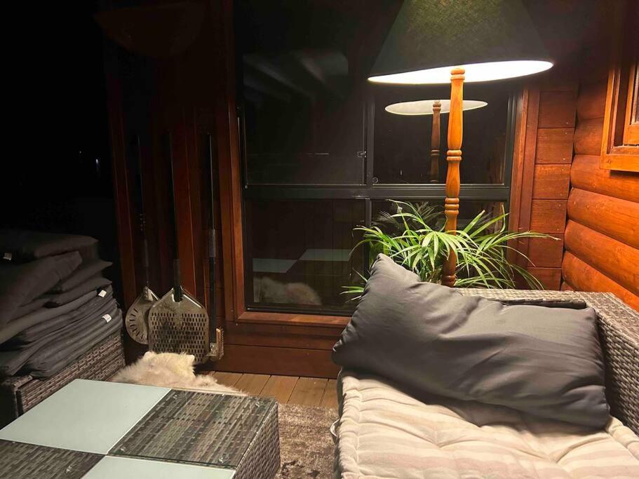 Fantastic log cabin on Burrill Lake with own Jetty - Pet Friendly