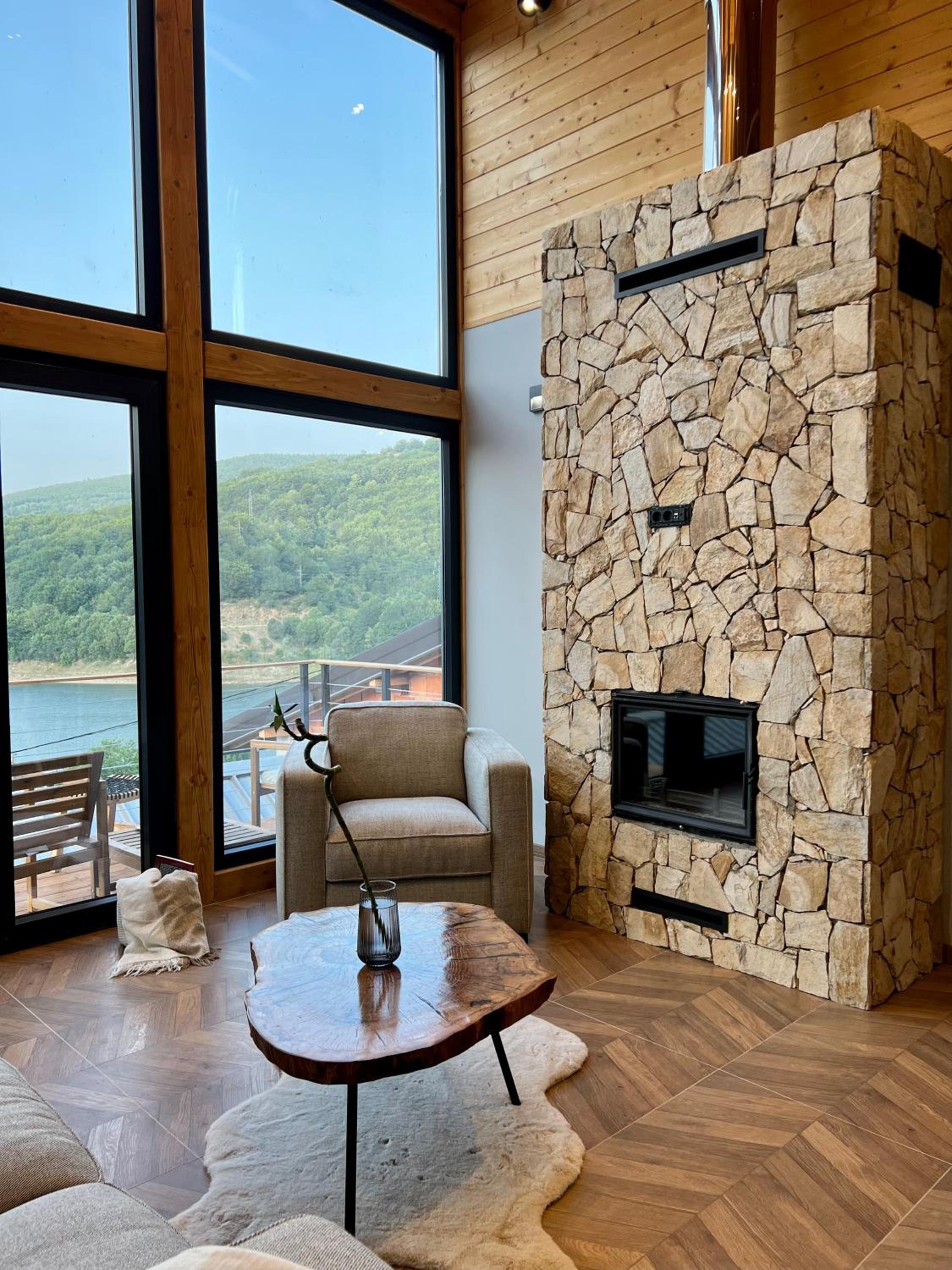 Mount Log Cabin