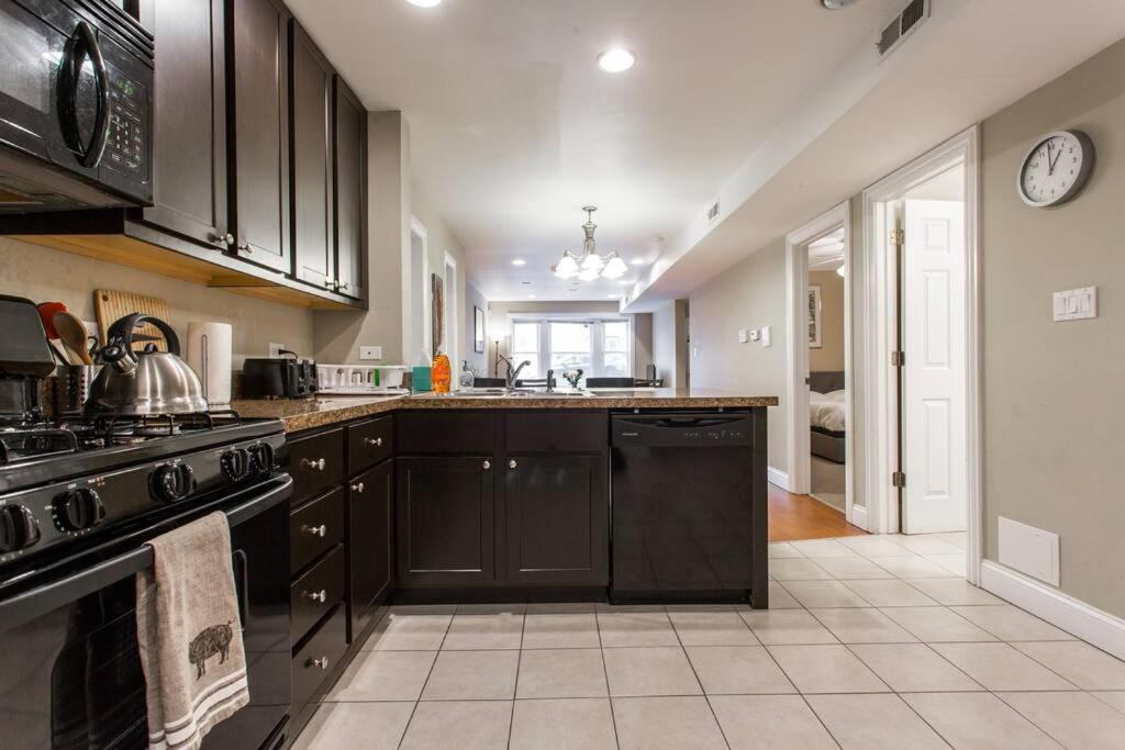 Chicago Vacations - ONE ROOM in AN APT HAVEN - Property Image 32