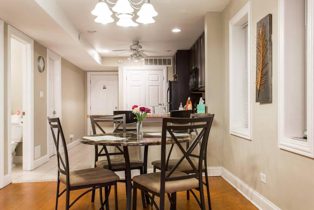 Chicago Vacations - ONE ROOM in AN APT HAVEN - Property Image 12