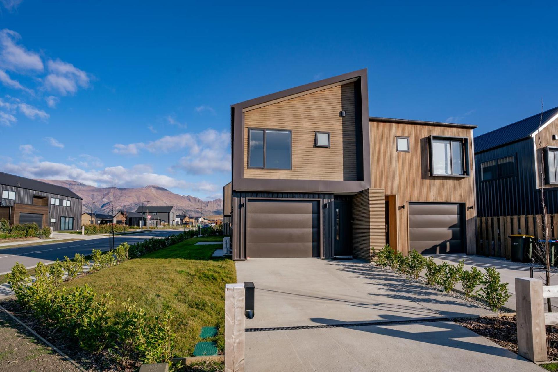 Wanaka Wonder - Wanaka Holiday Home view 2