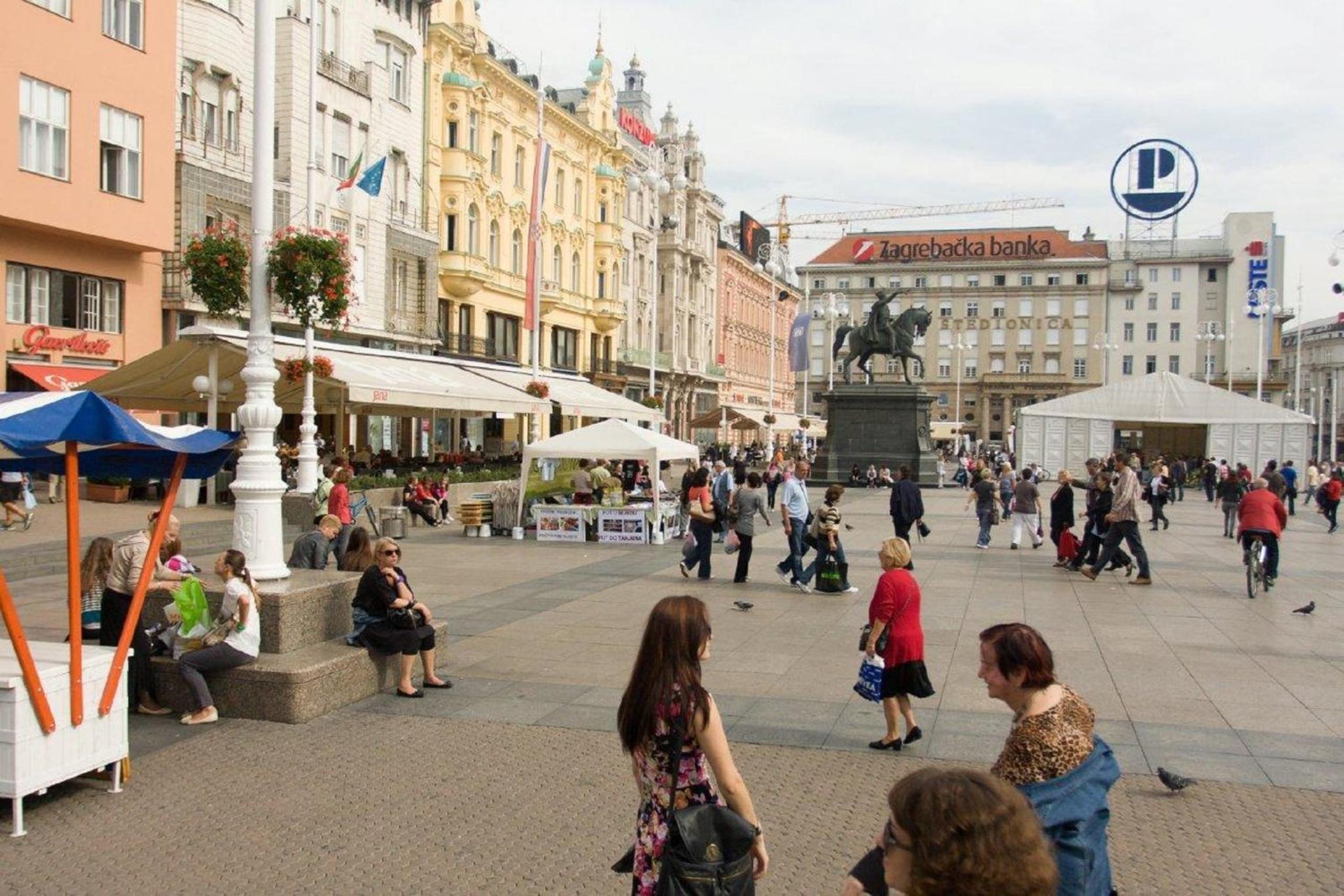 Main Square Apartment