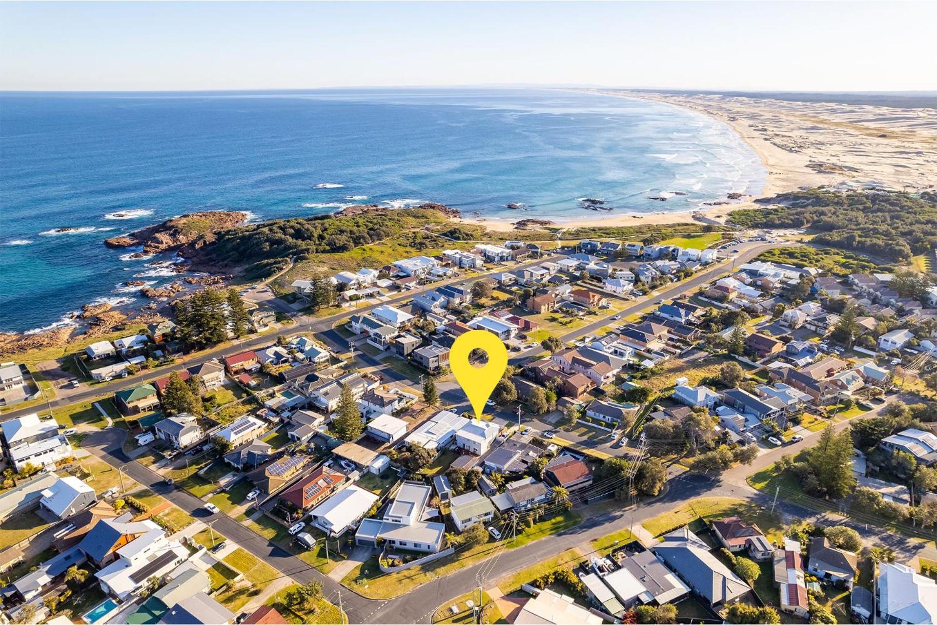 The Pacific Pearl,16 Pacific Avenue, Anna Bay - pet friendly, air con