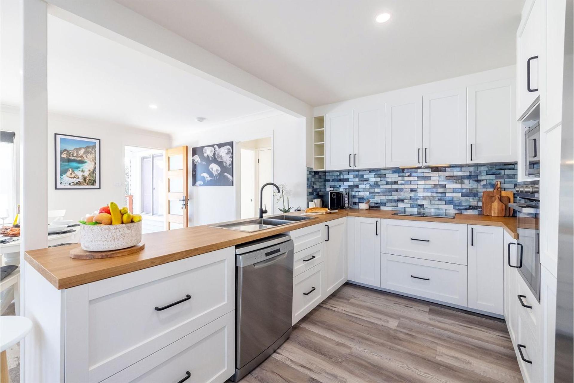 The Pacific Pearl,16 Pacific Avenue, Anna Bay - pet friendly, air con