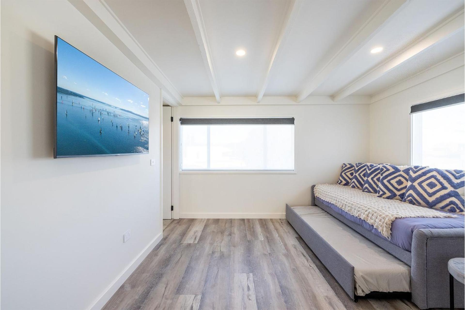 The Pacific Pearl,16 Pacific Avenue, Anna Bay - pet friendly, air con