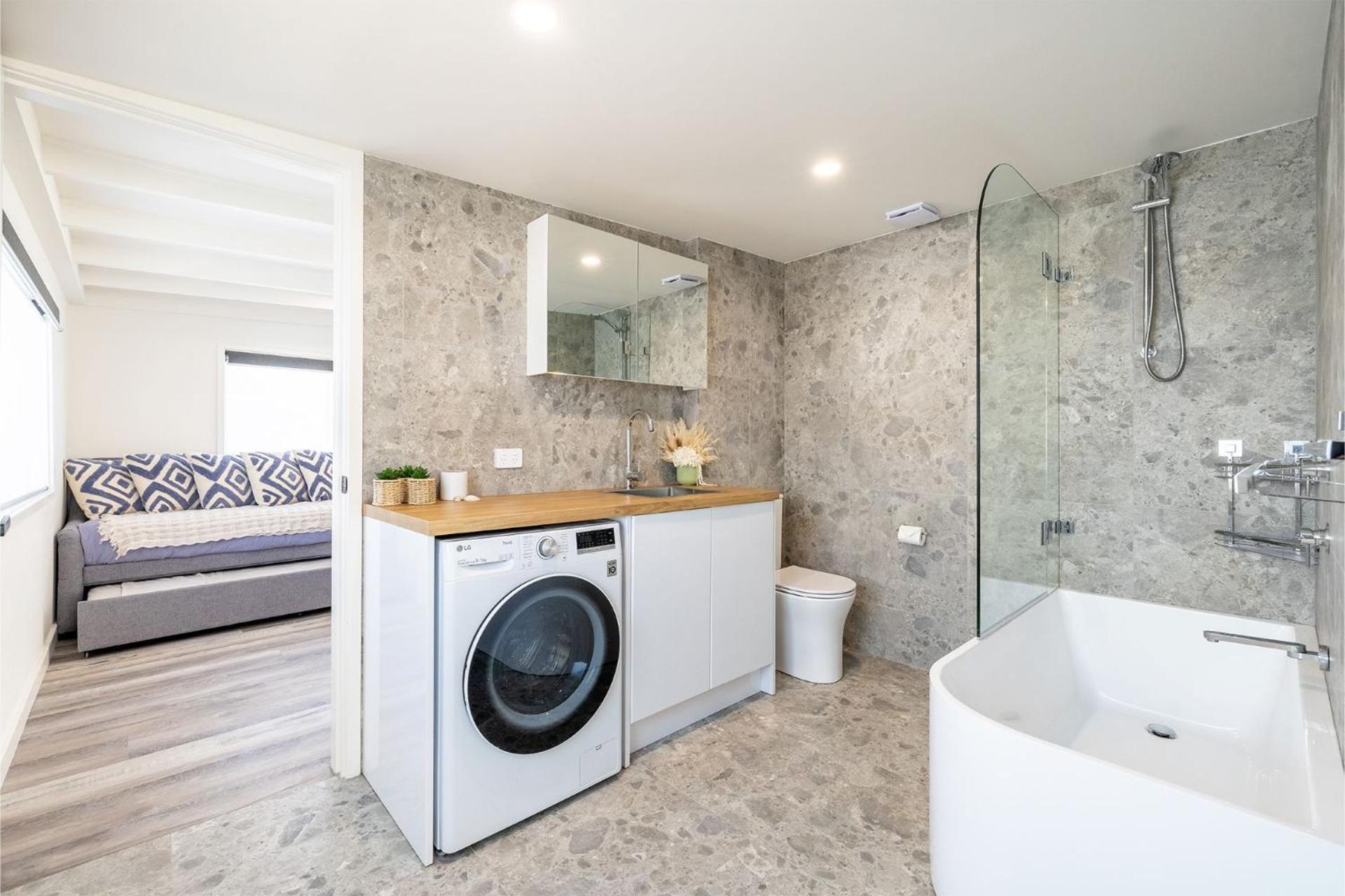 The Pacific Pearl,16 Pacific Avenue, Anna Bay - pet friendly, air con