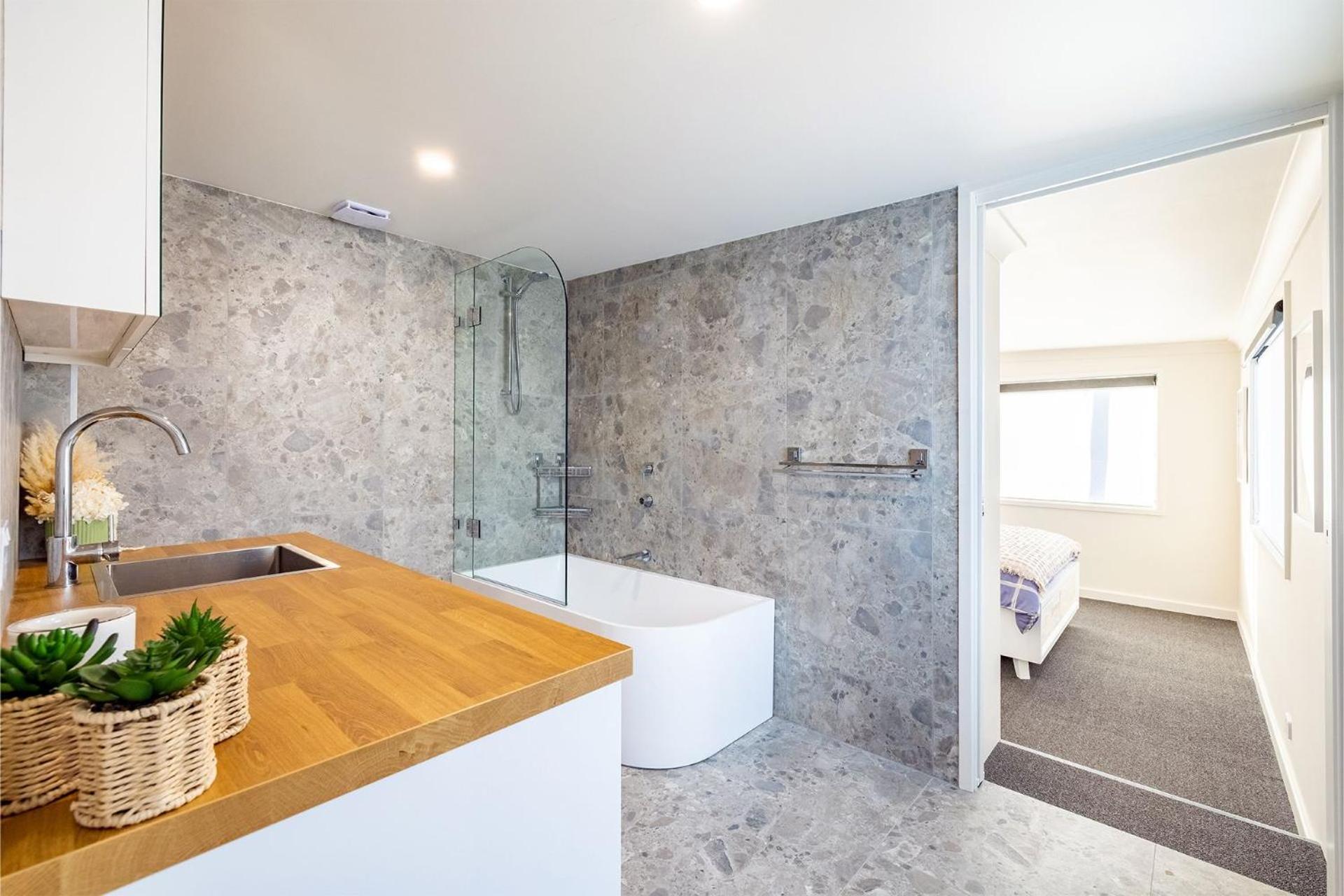 The Pacific Pearl,16 Pacific Avenue, Anna Bay - pet friendly, air con
