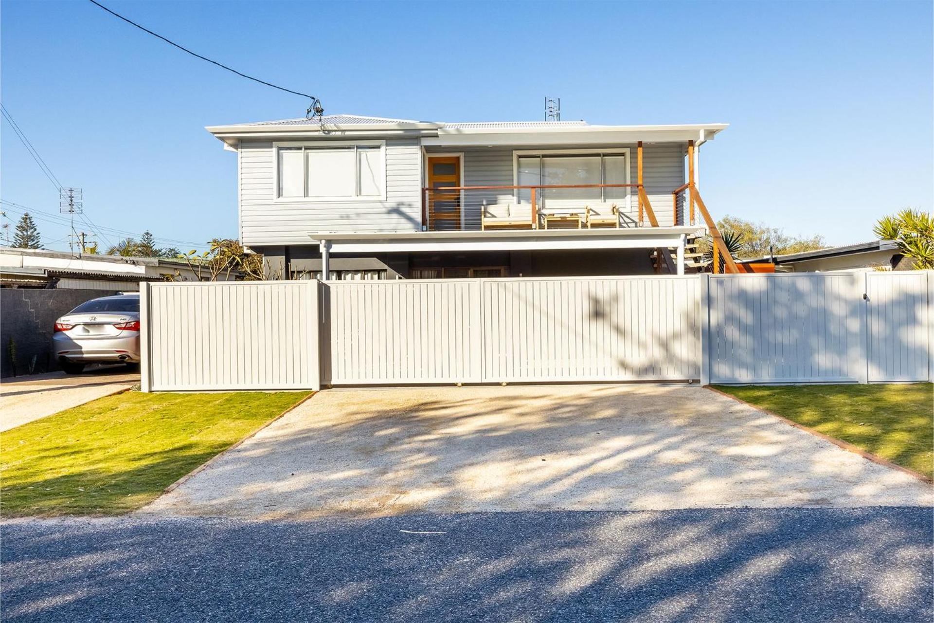 The Pacific Pearl,16 Pacific Avenue, Anna Bay - pet friendly, air con