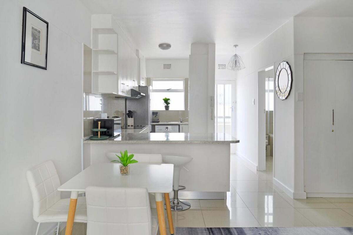Spacious Bright Apt 50m to Ocean view 5