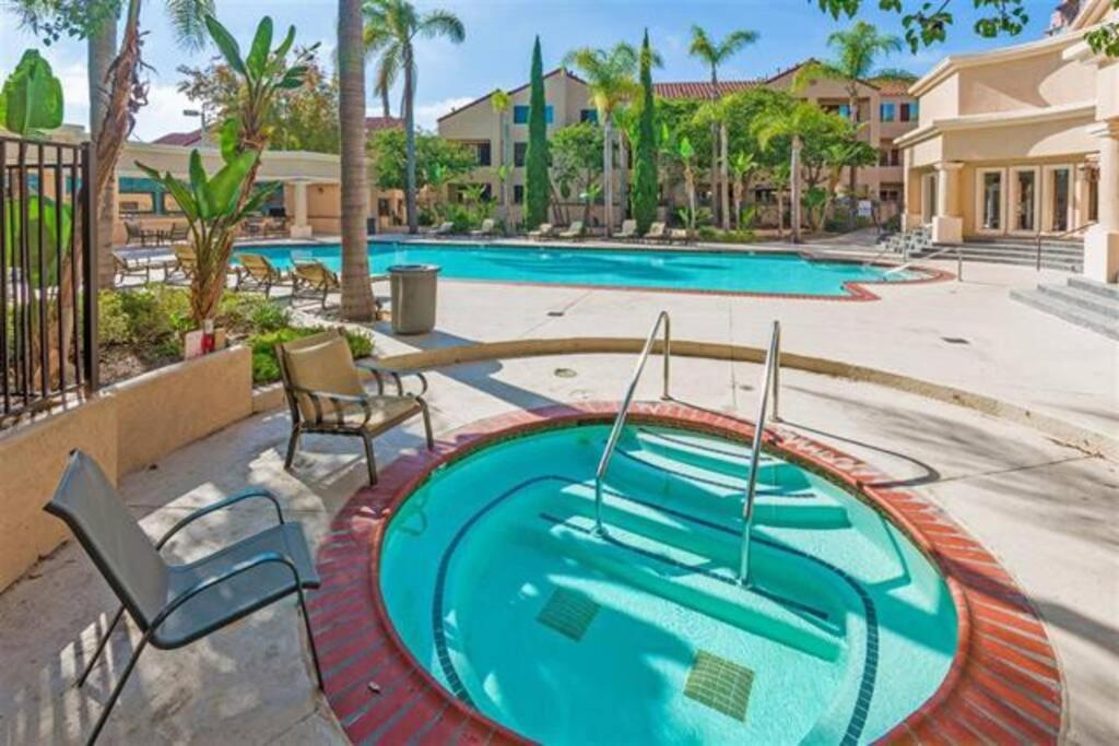 -Vacation-Top corner 2-story one bedroom La Jolla Condo view 2