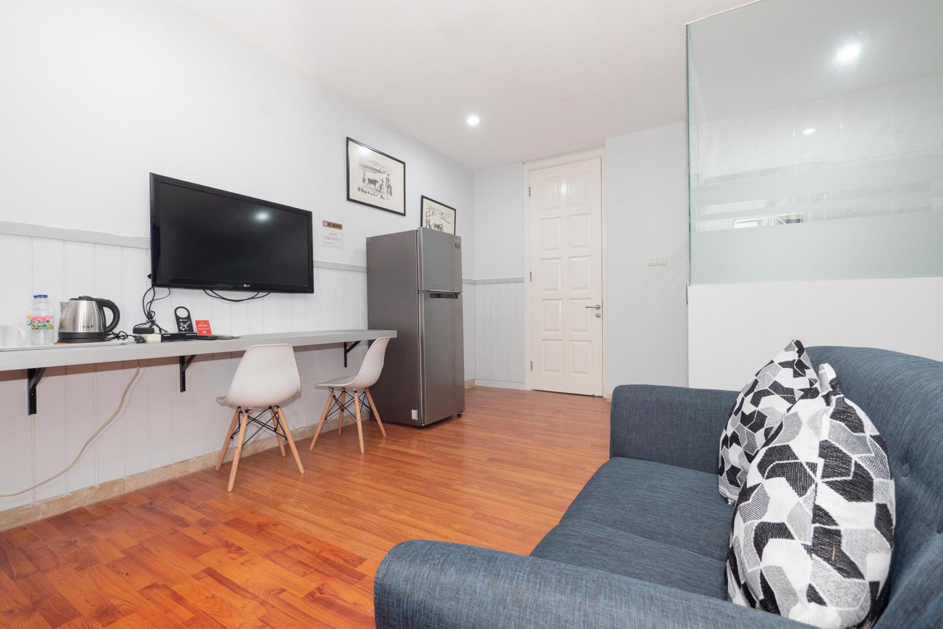 RedDoorz Premium near RS Pondok Indah