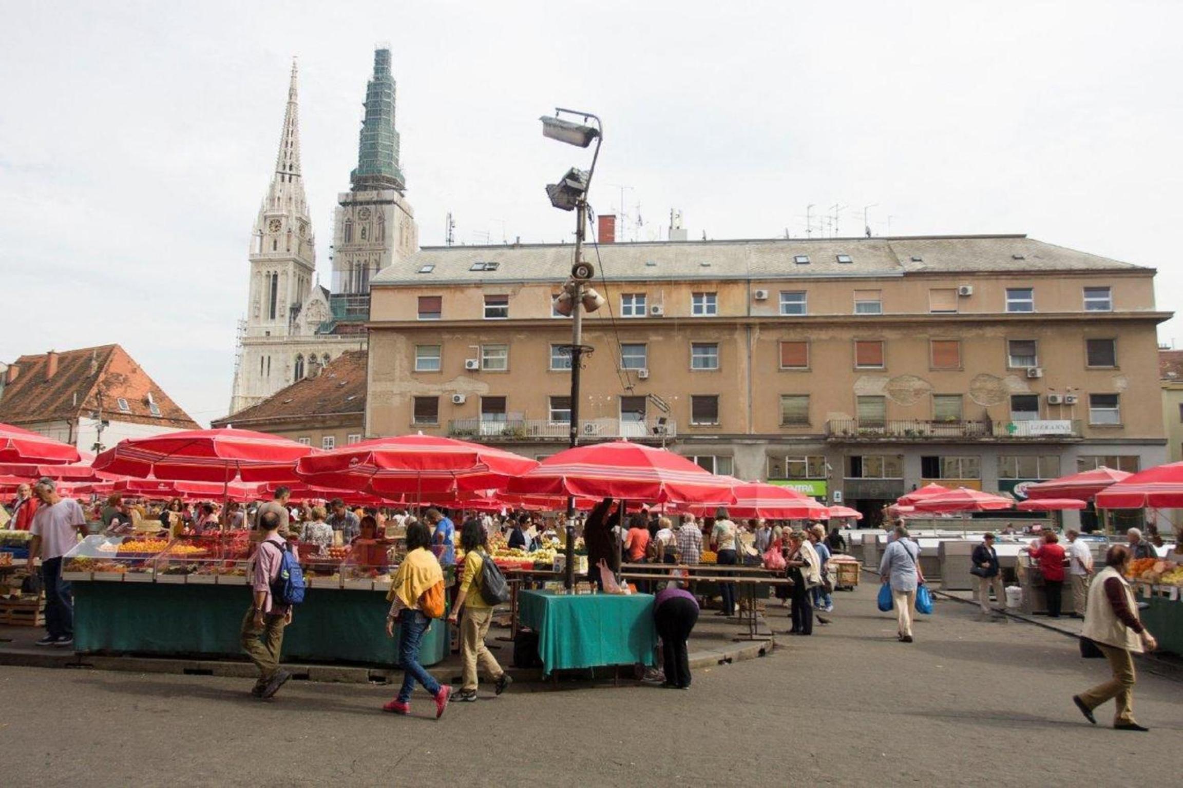 Main Square Apartment