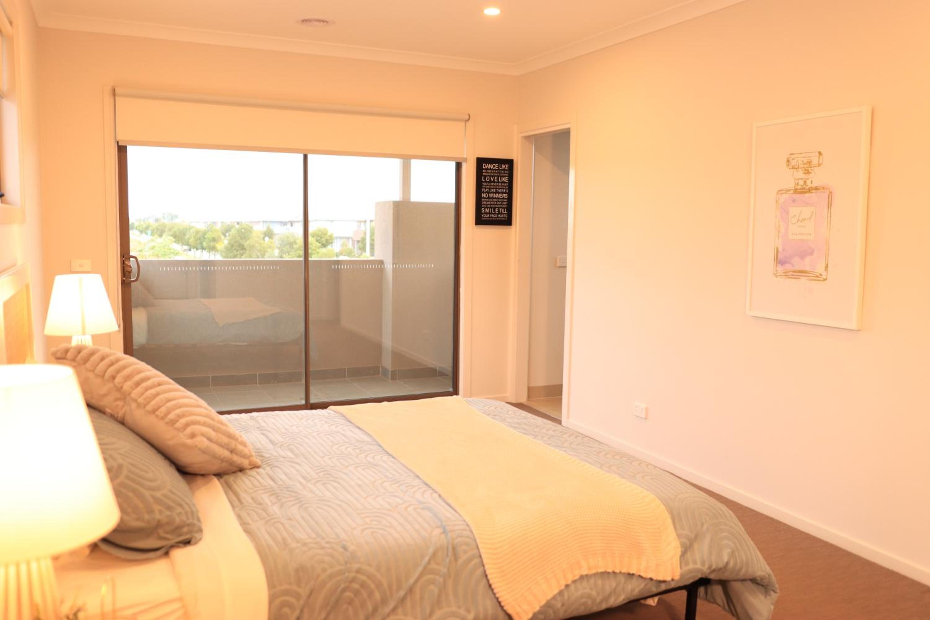 Melbourne holiday house for 15 peoples in Sanctuary Lake