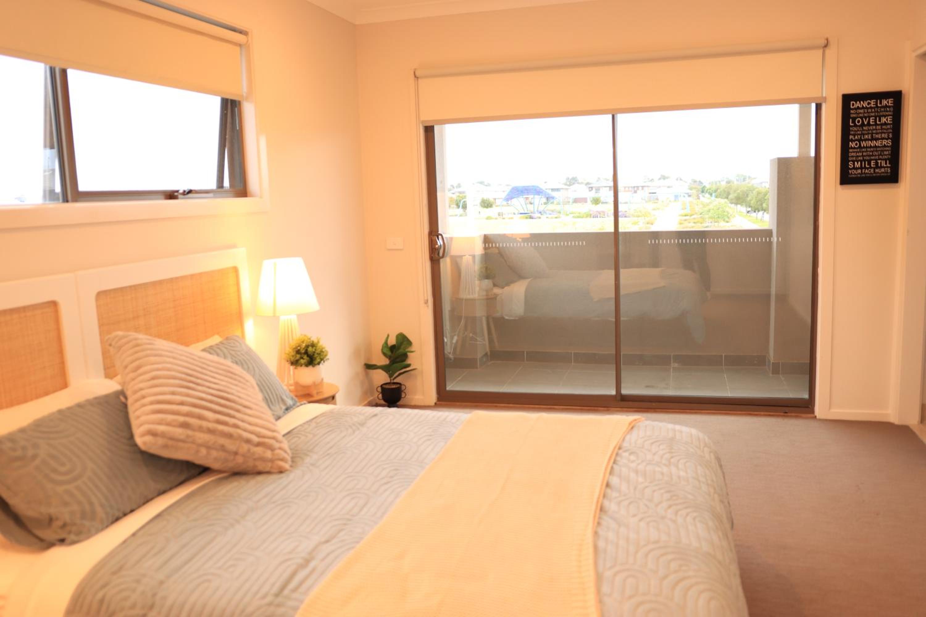Melbourne holiday house for 15 peoples in Sanctuary Lake