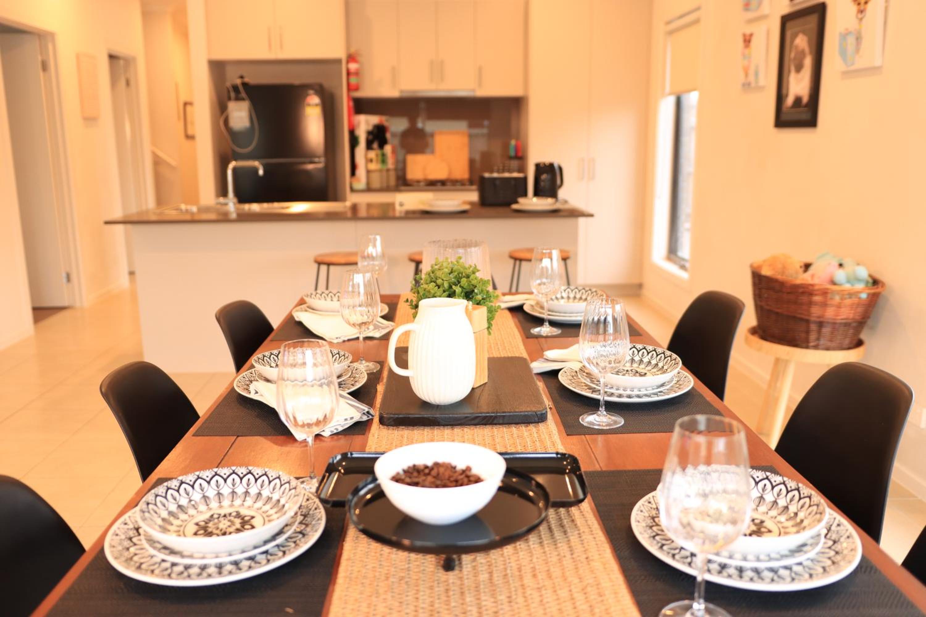 Melbourne holiday house for 15 peoples in Sanctuary Lake