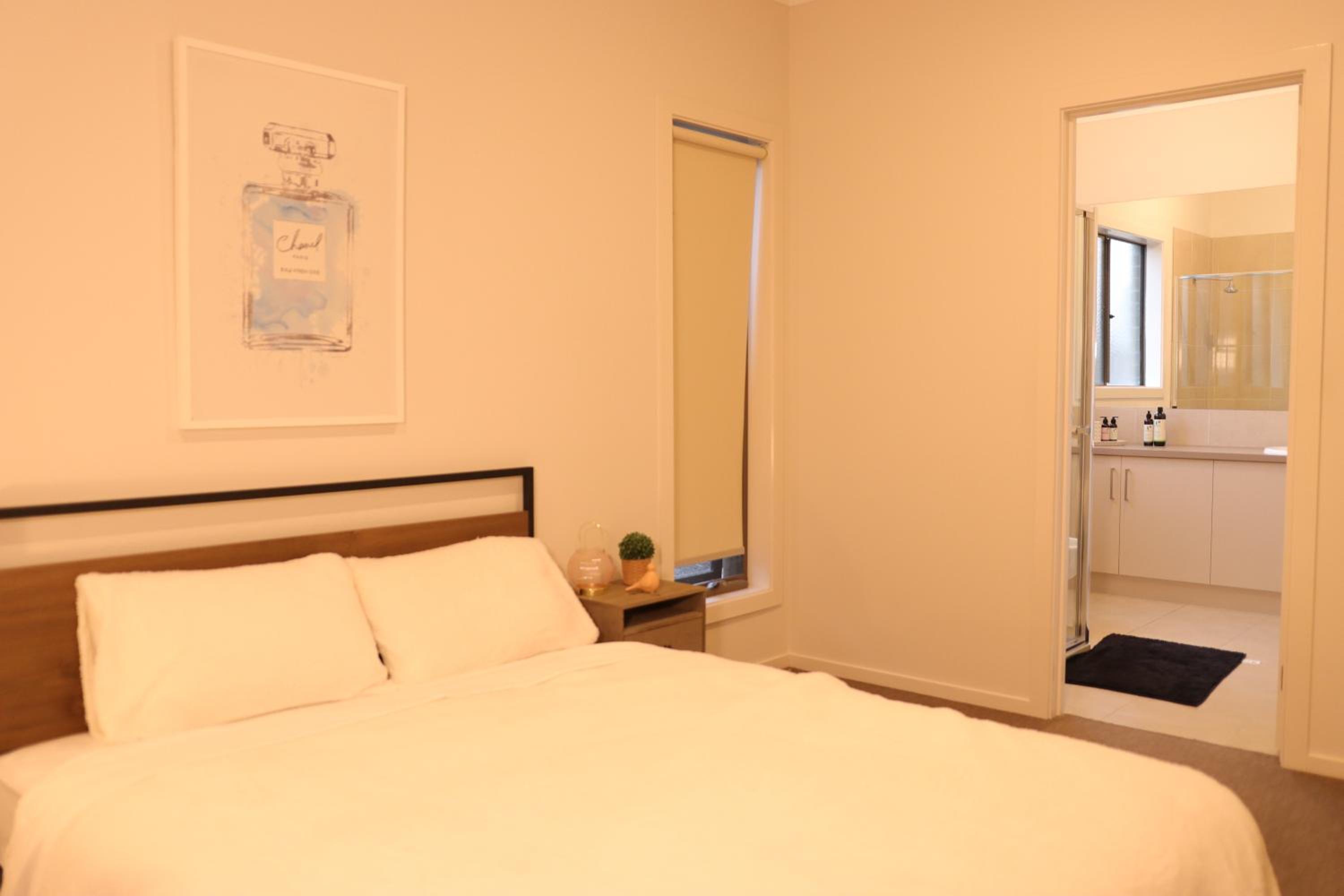 Melbourne holiday house for 15 peoples in Sanctuary Lake