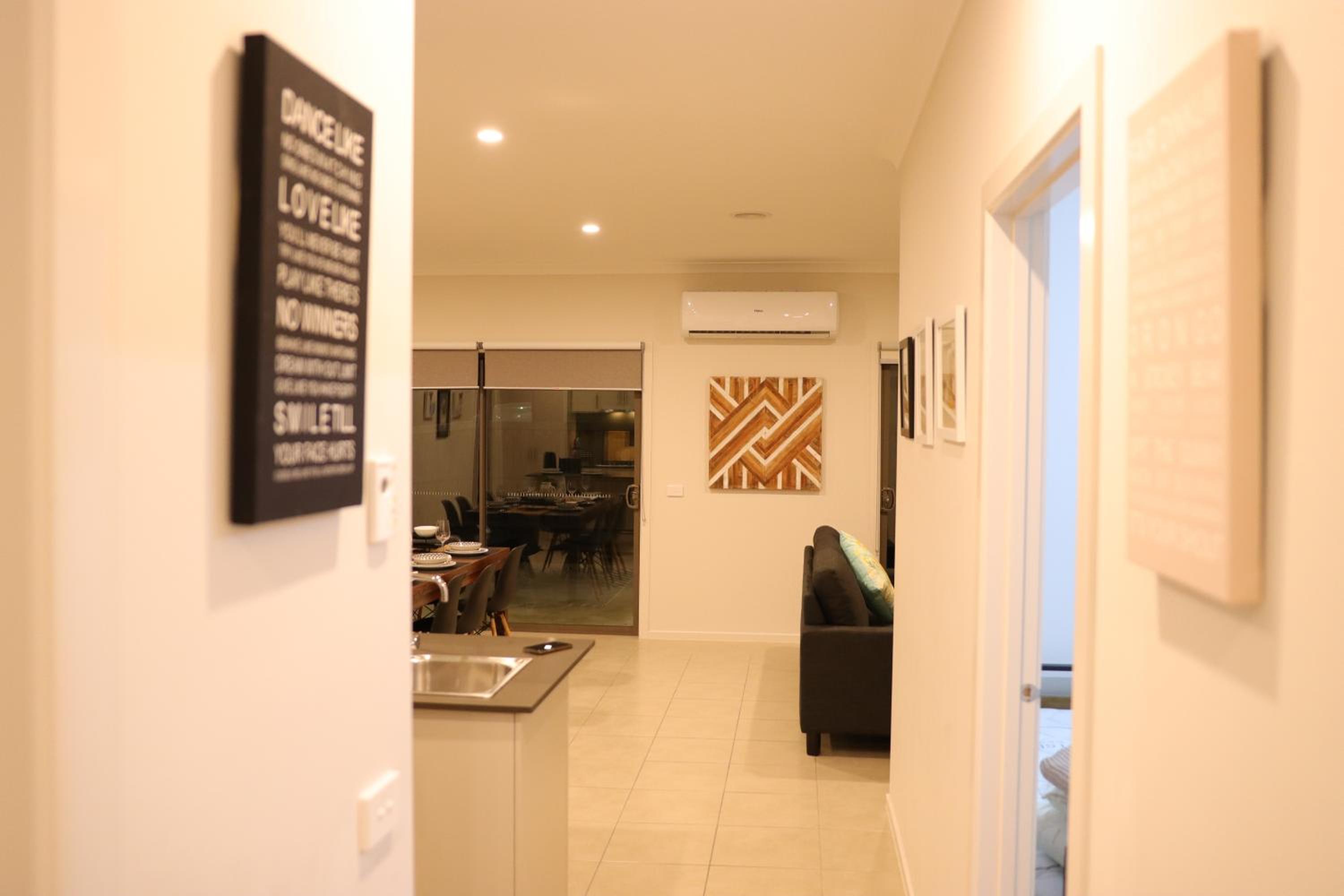 Melbourne holiday house for 15 peoples in Sanctuary Lake
