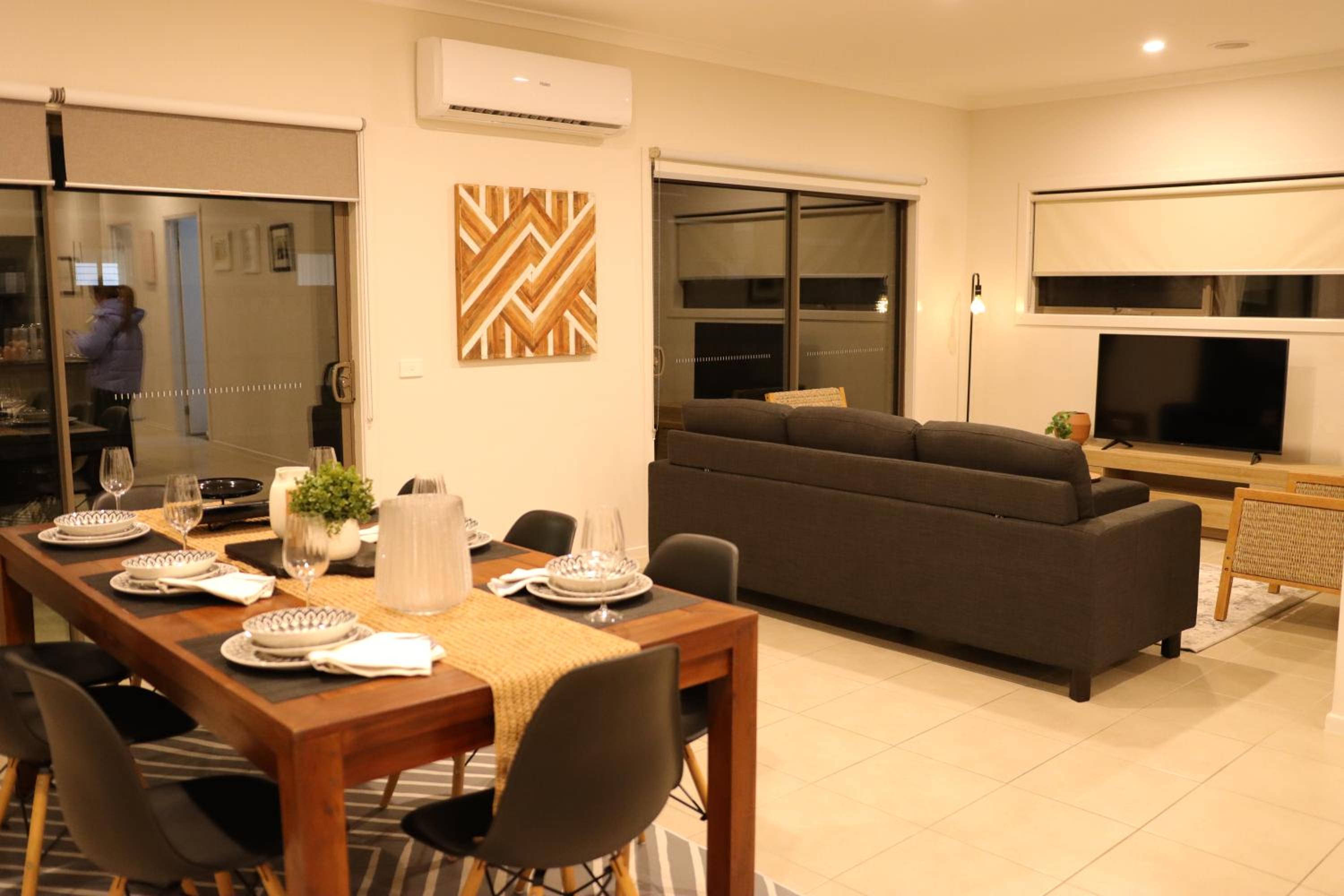 Melbourne holiday house for 15 peoples in Sanctuary Lake