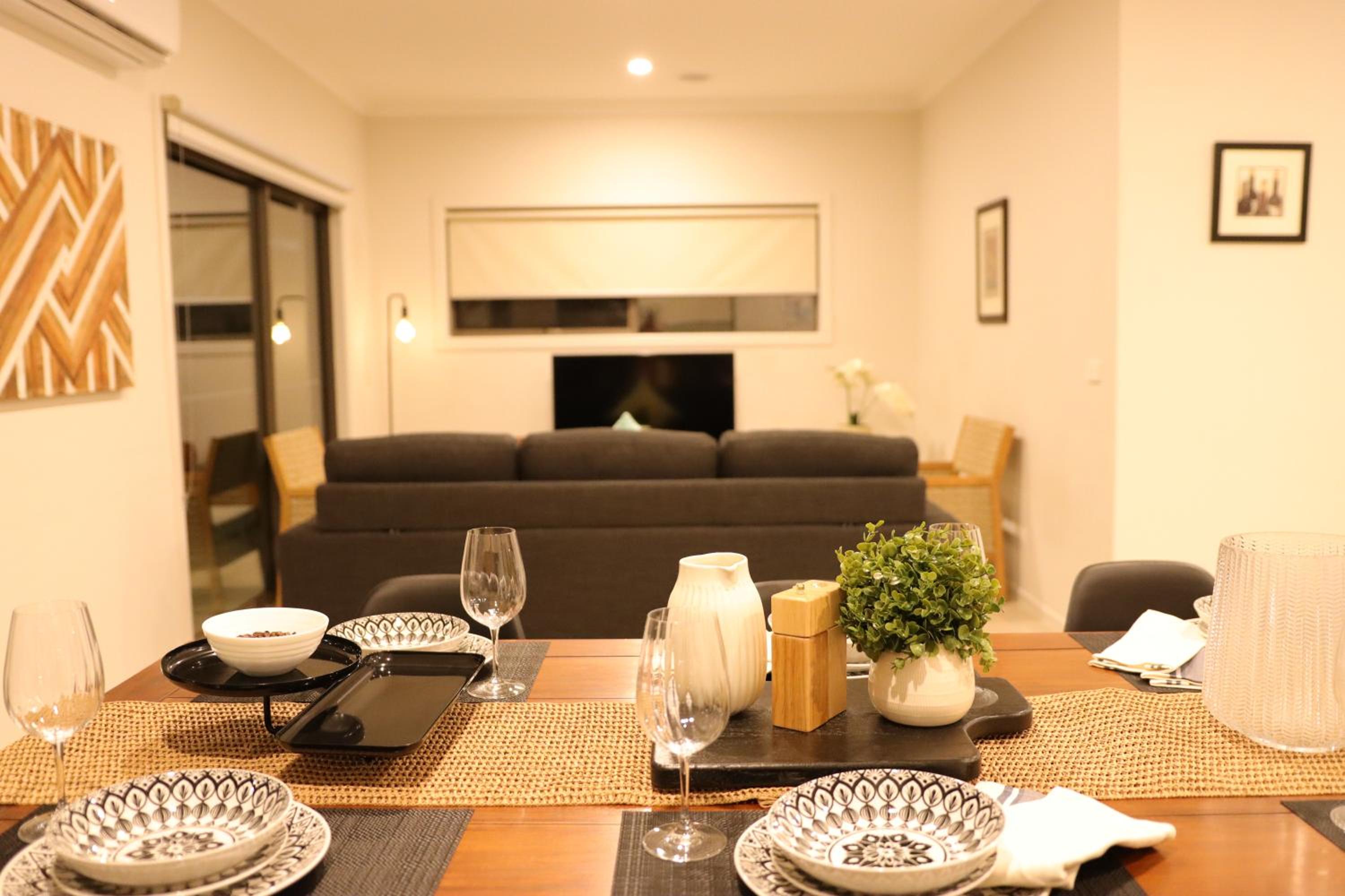 Melbourne holiday house for 15 peoples in Sanctuary Lake