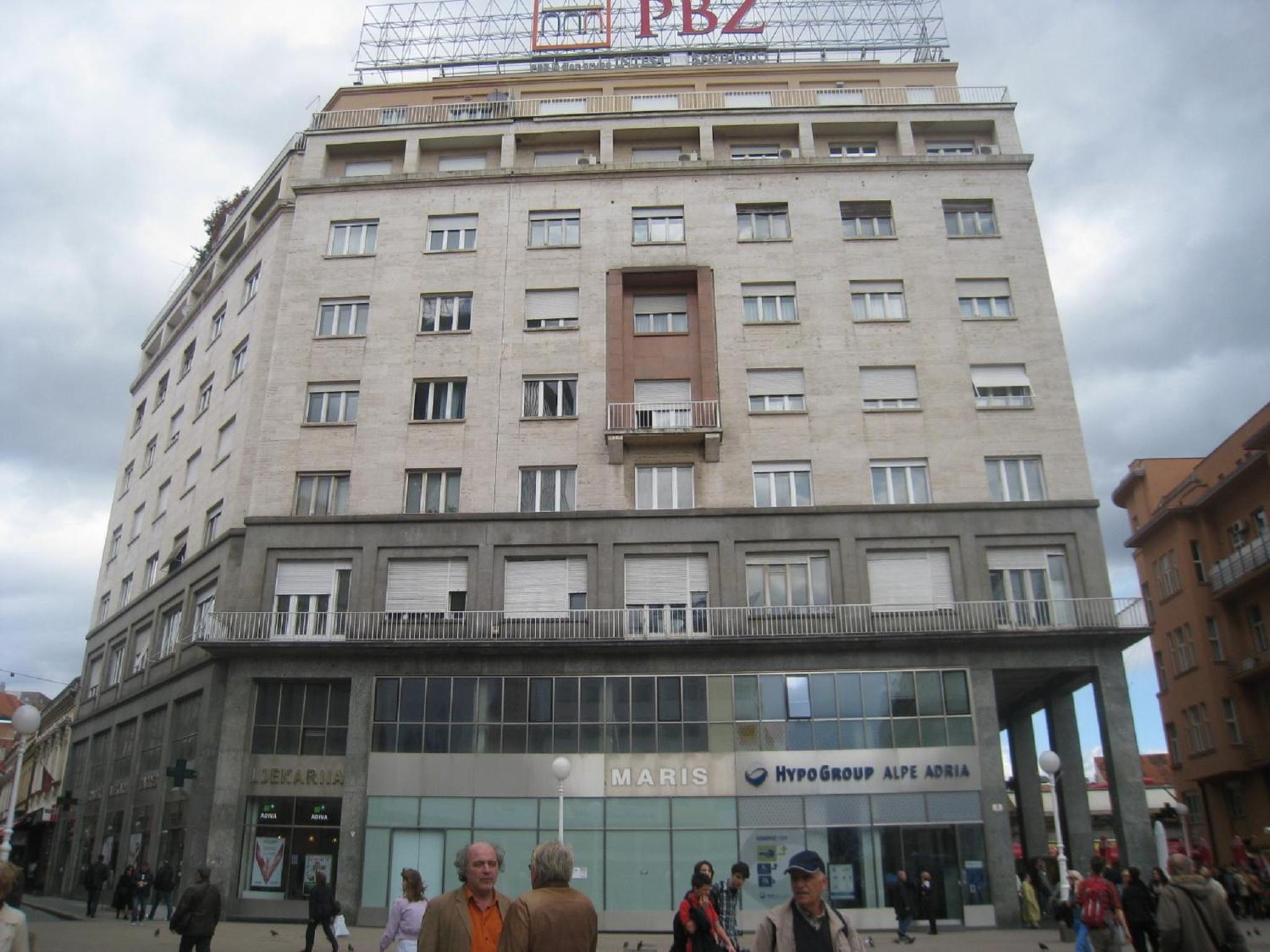 Main Square Apartment