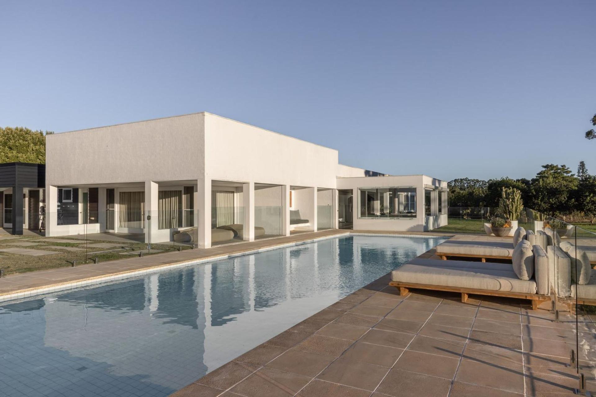 Amileka - luxury 25 acre estate with pool