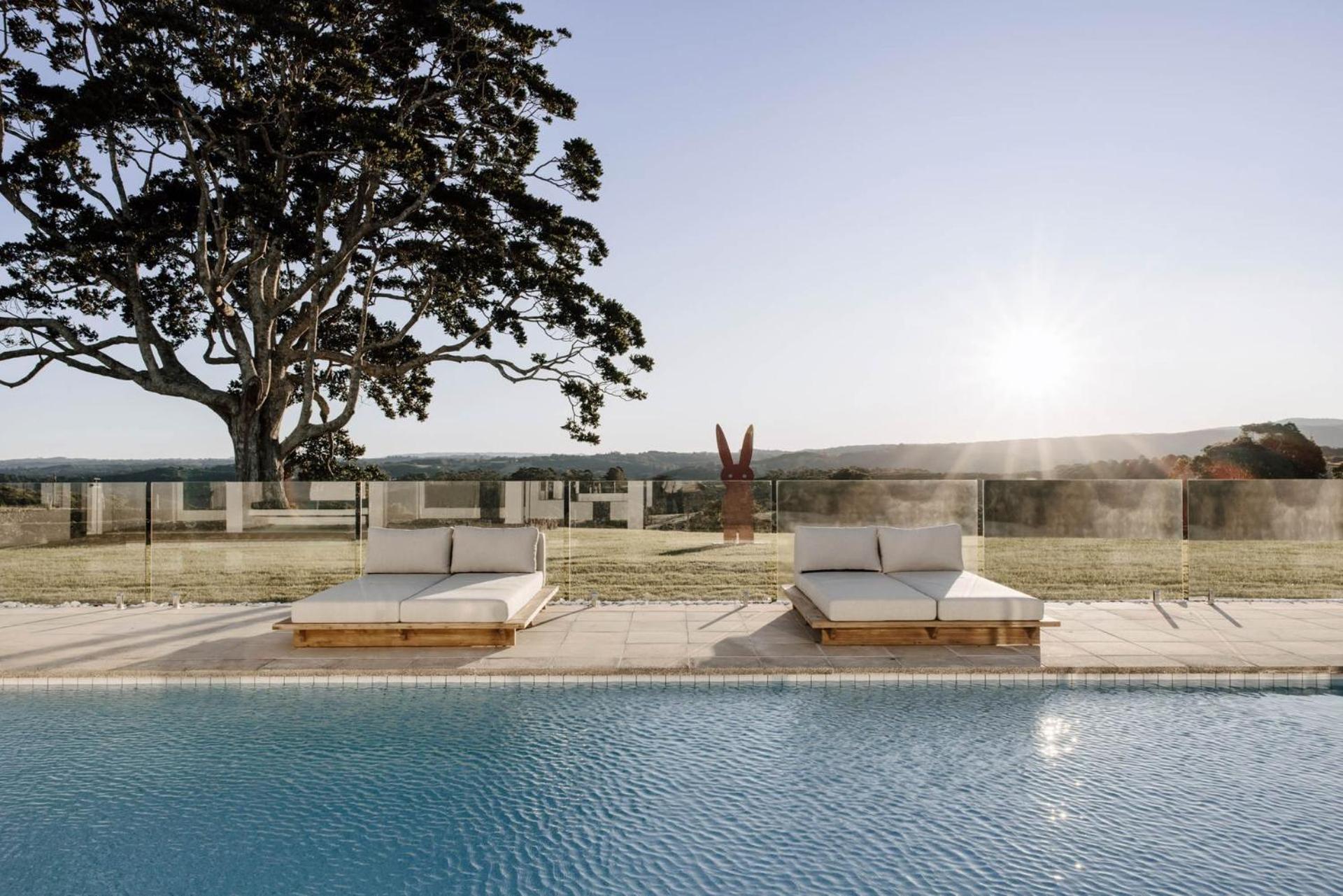 Amileka - luxury 25 acre estate with pool