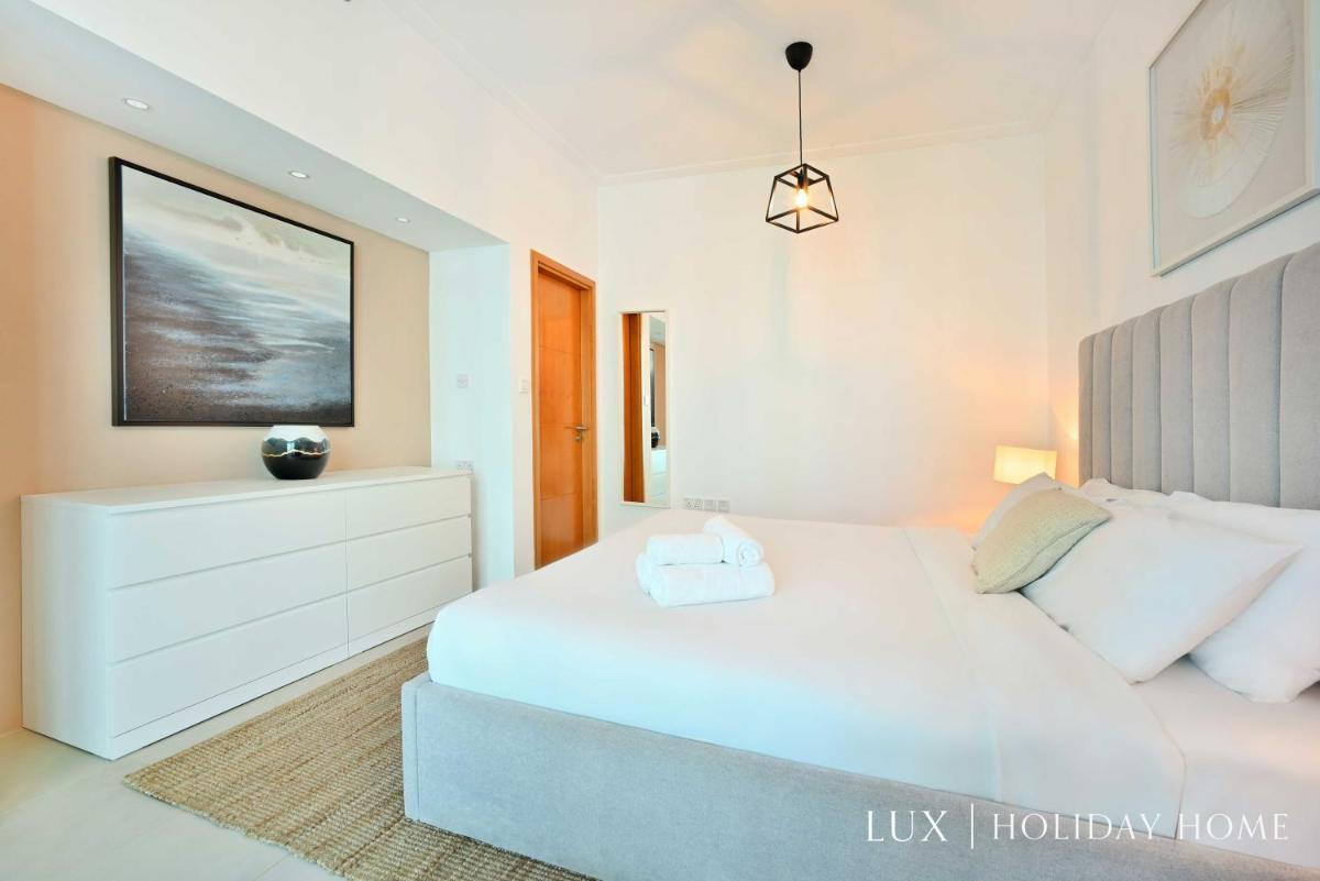 LUX Marina Promenade 1 BR Prime location Apt